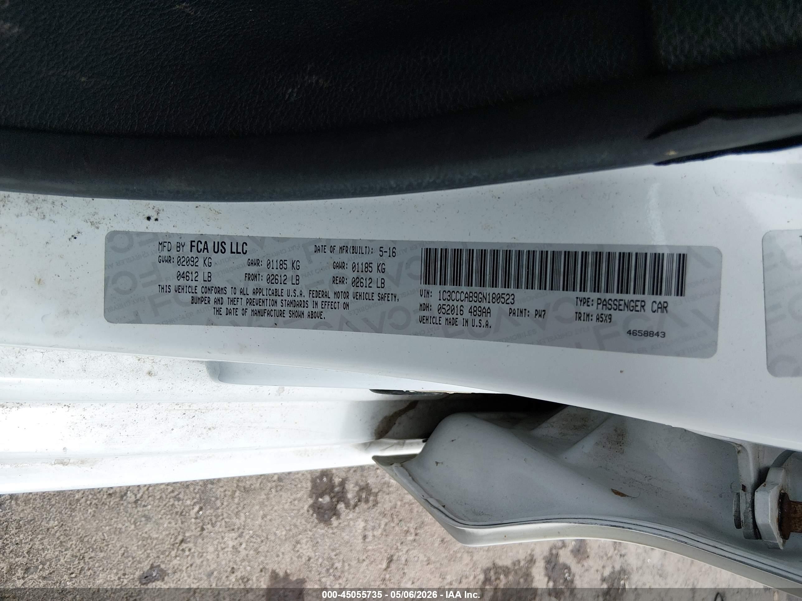 CHRYSLER 200 image 9