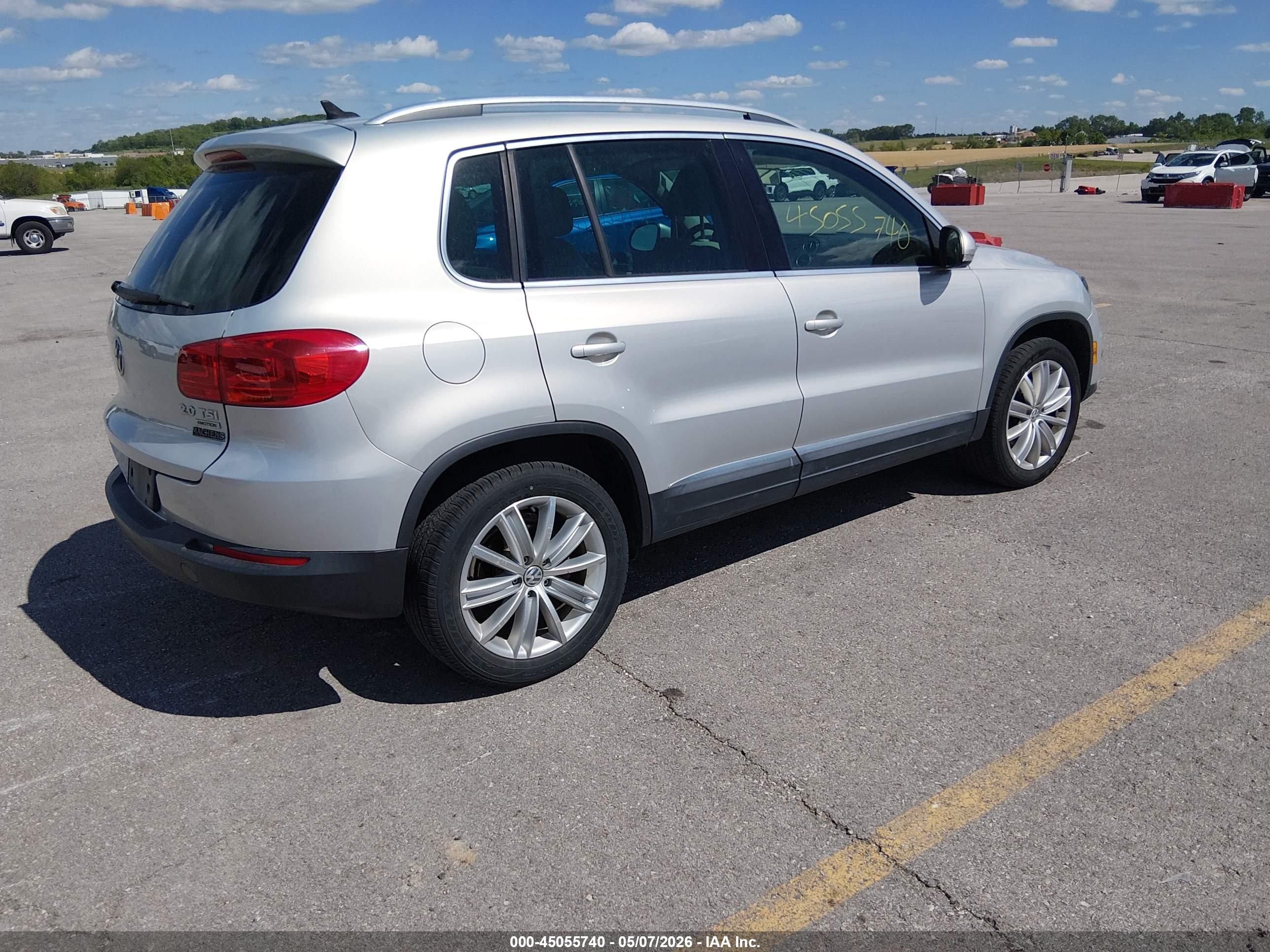 VOLKSWAGEN TIGUAN image 4