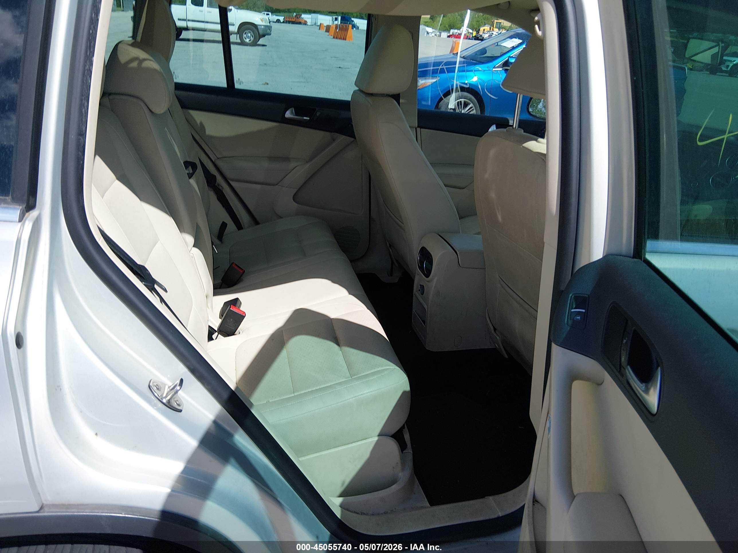 VOLKSWAGEN TIGUAN image 8