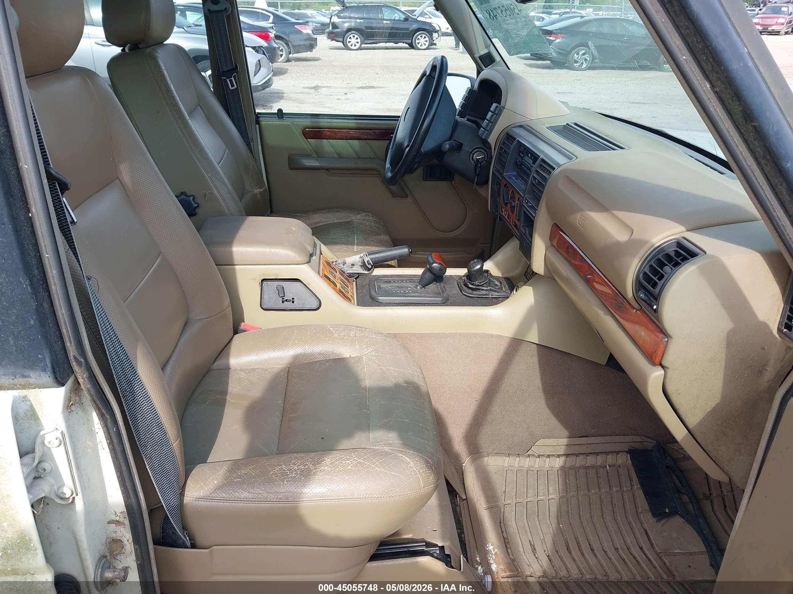 LAND ROVER image 5
