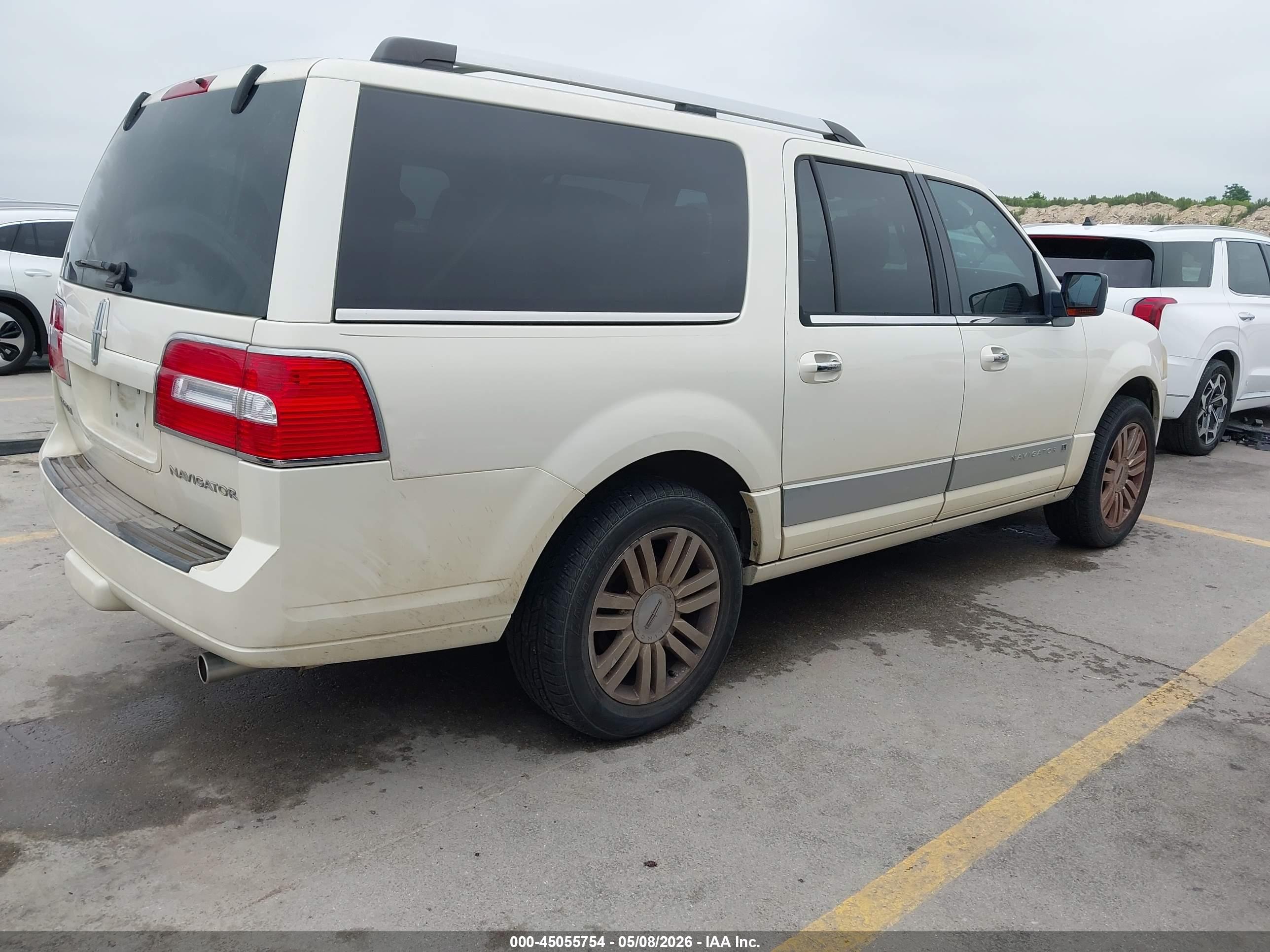 LINCOLN NAVIGATOR image 4