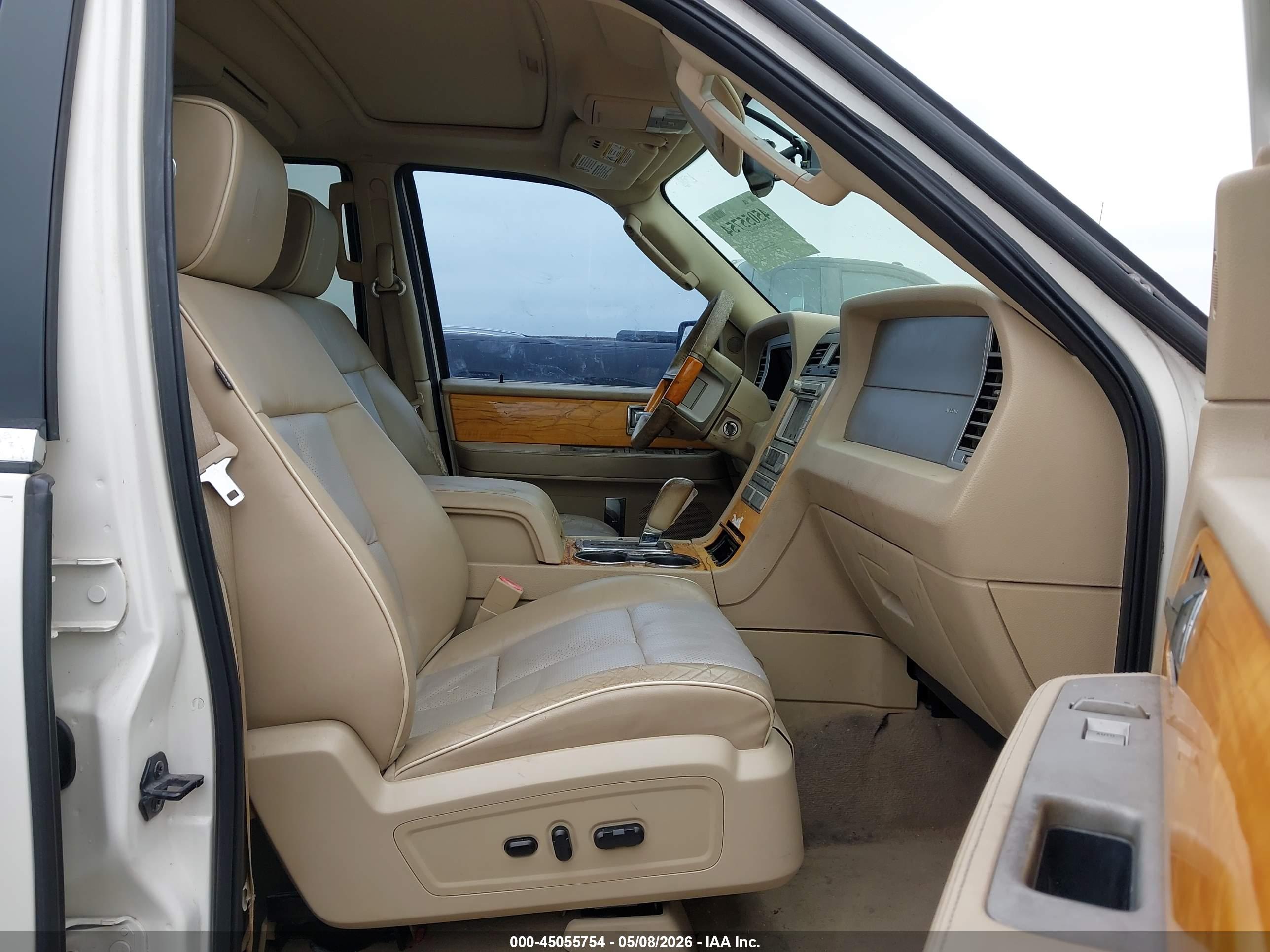 LINCOLN NAVIGATOR image 5