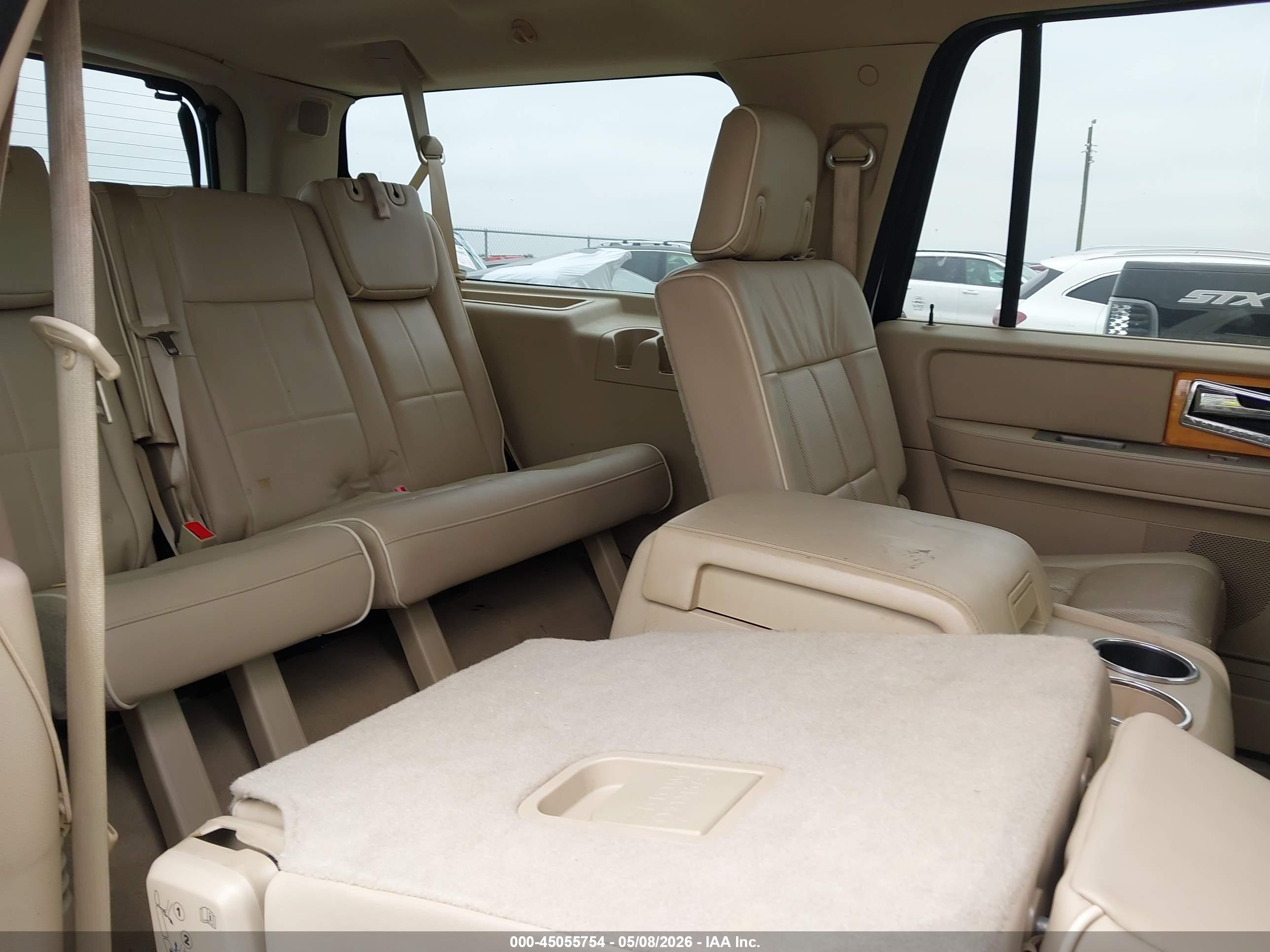 LINCOLN NAVIGATOR image 8