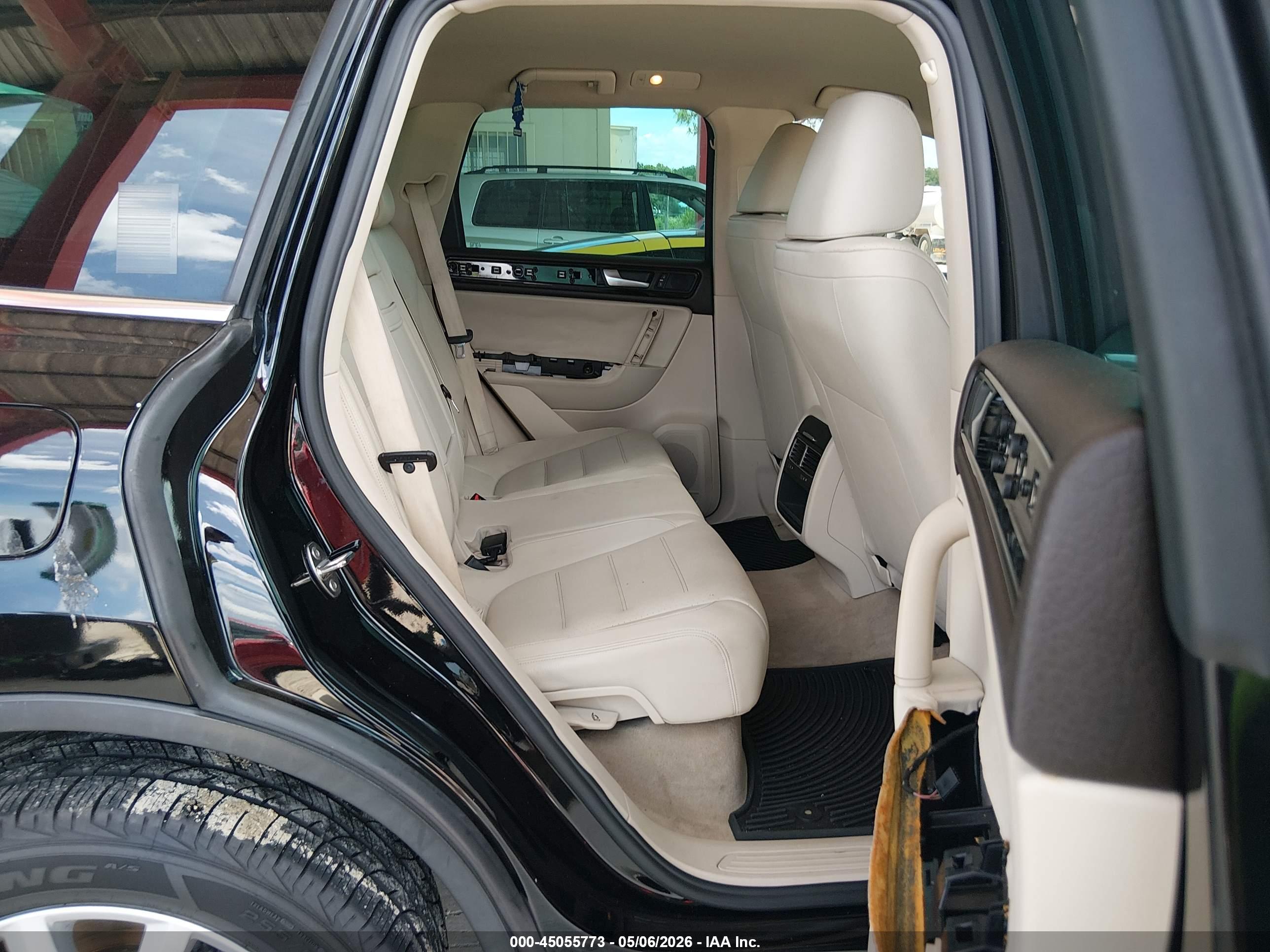 VOLKSWAGEN TOUAREG image 8