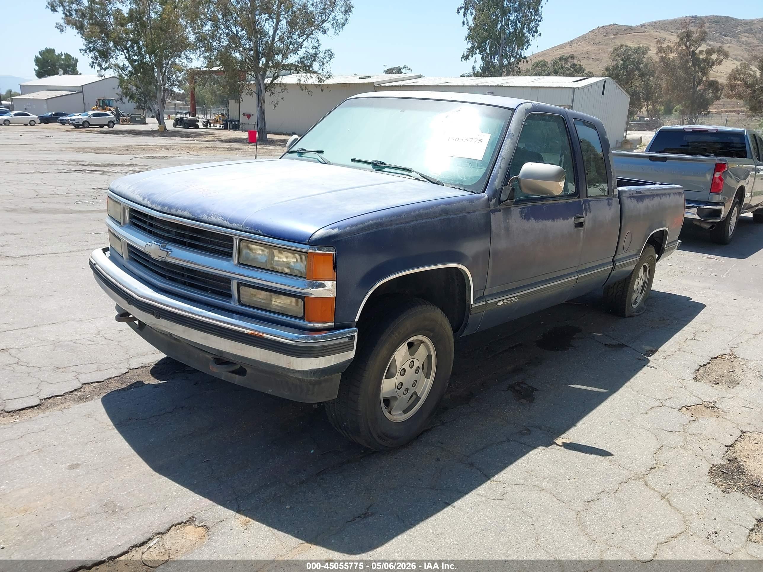 CHEVROLET GMT-400 image 2