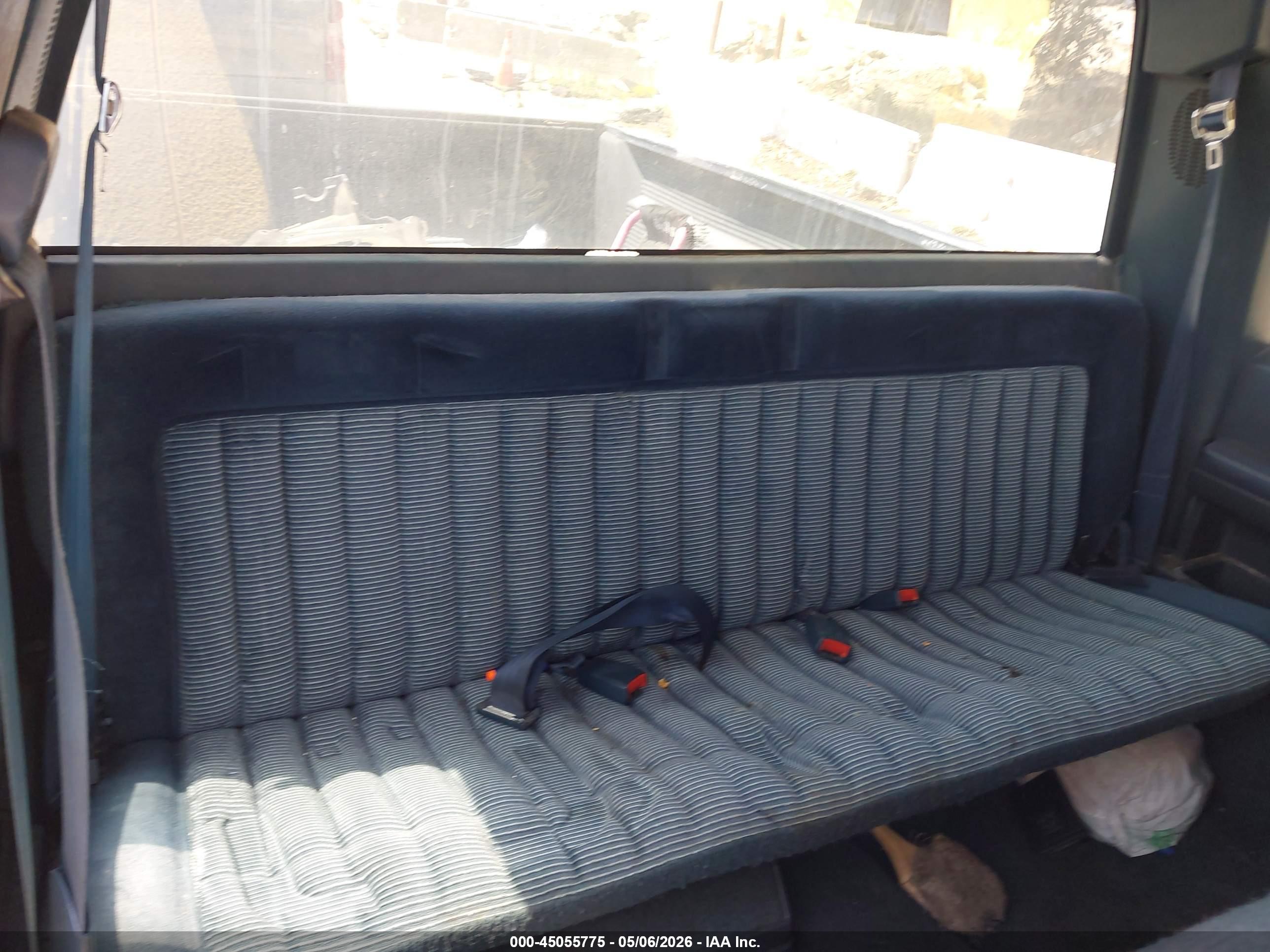 CHEVROLET GMT-400 image 8
