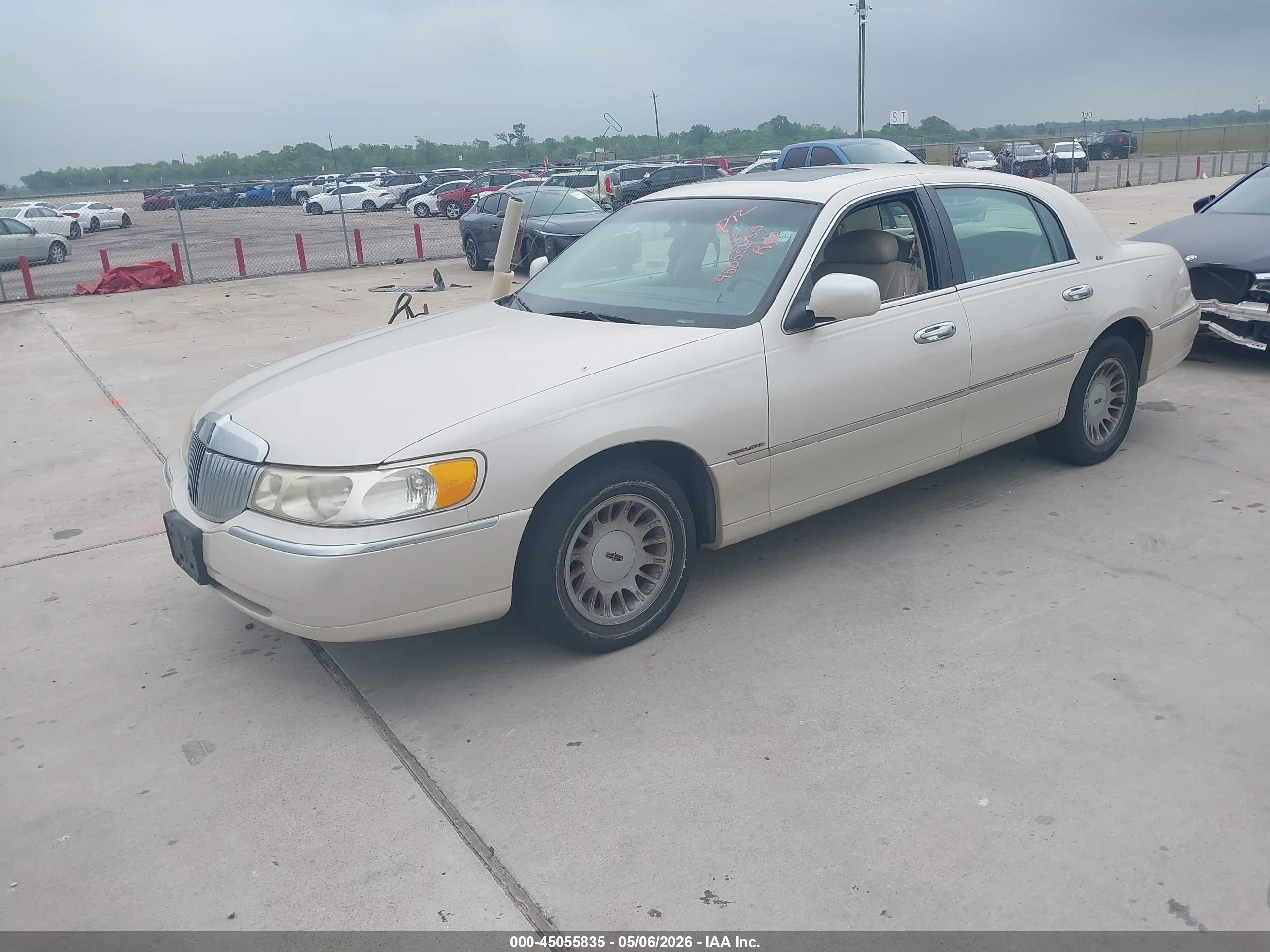 LINCOLN TOWN image 2