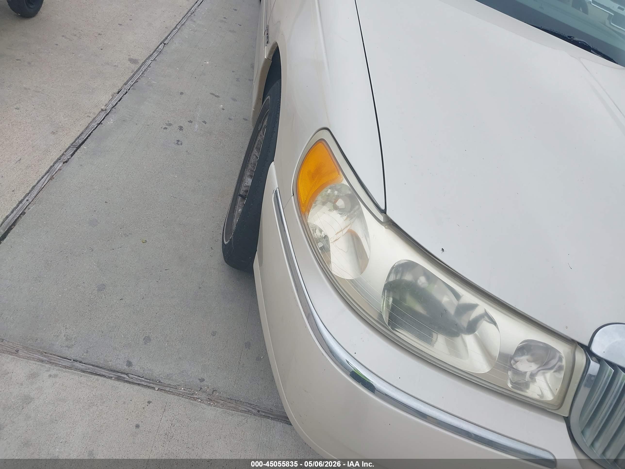 LINCOLN TOWN image 6