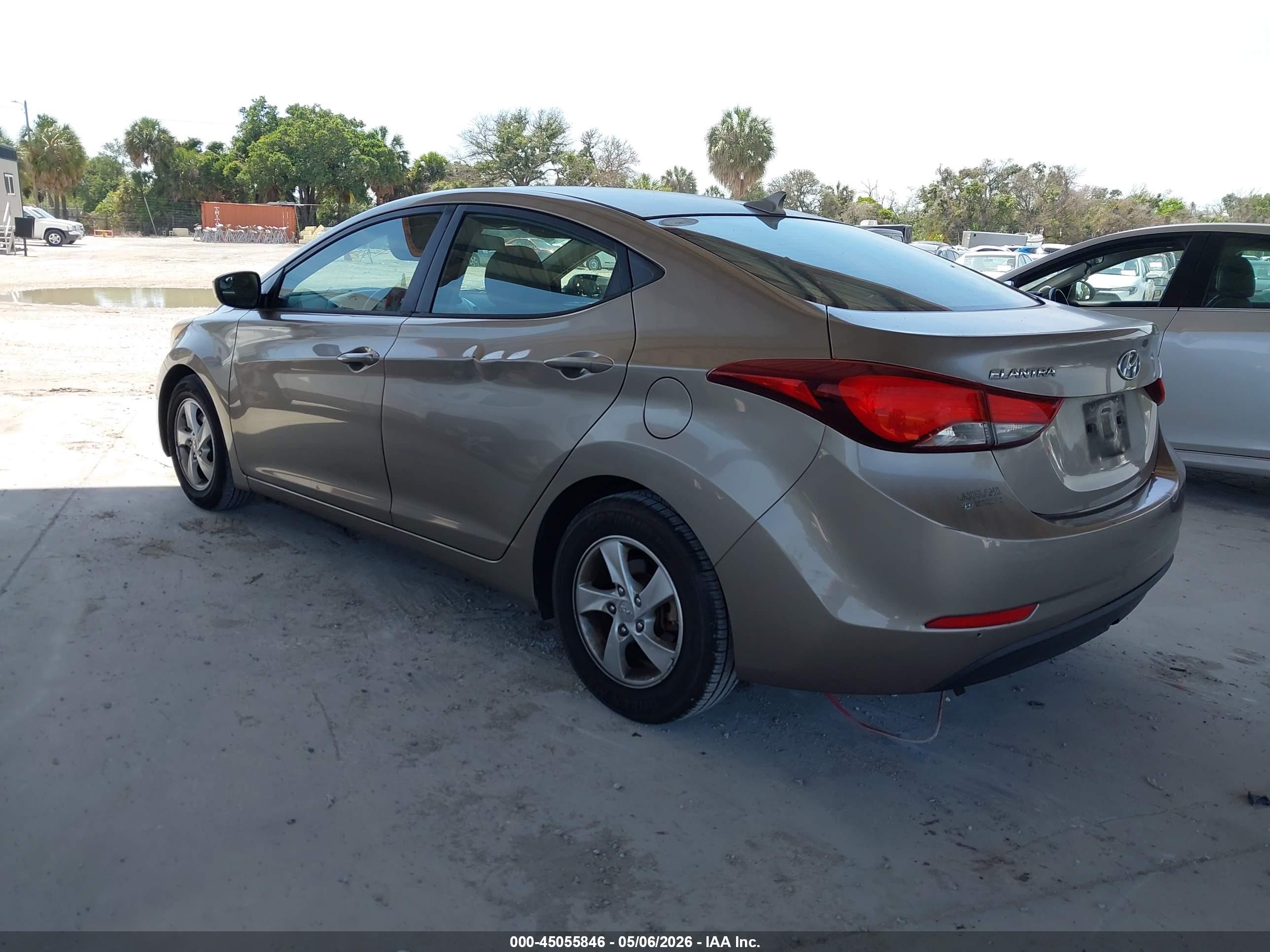 HYUNDAI ELANTRA image 3
