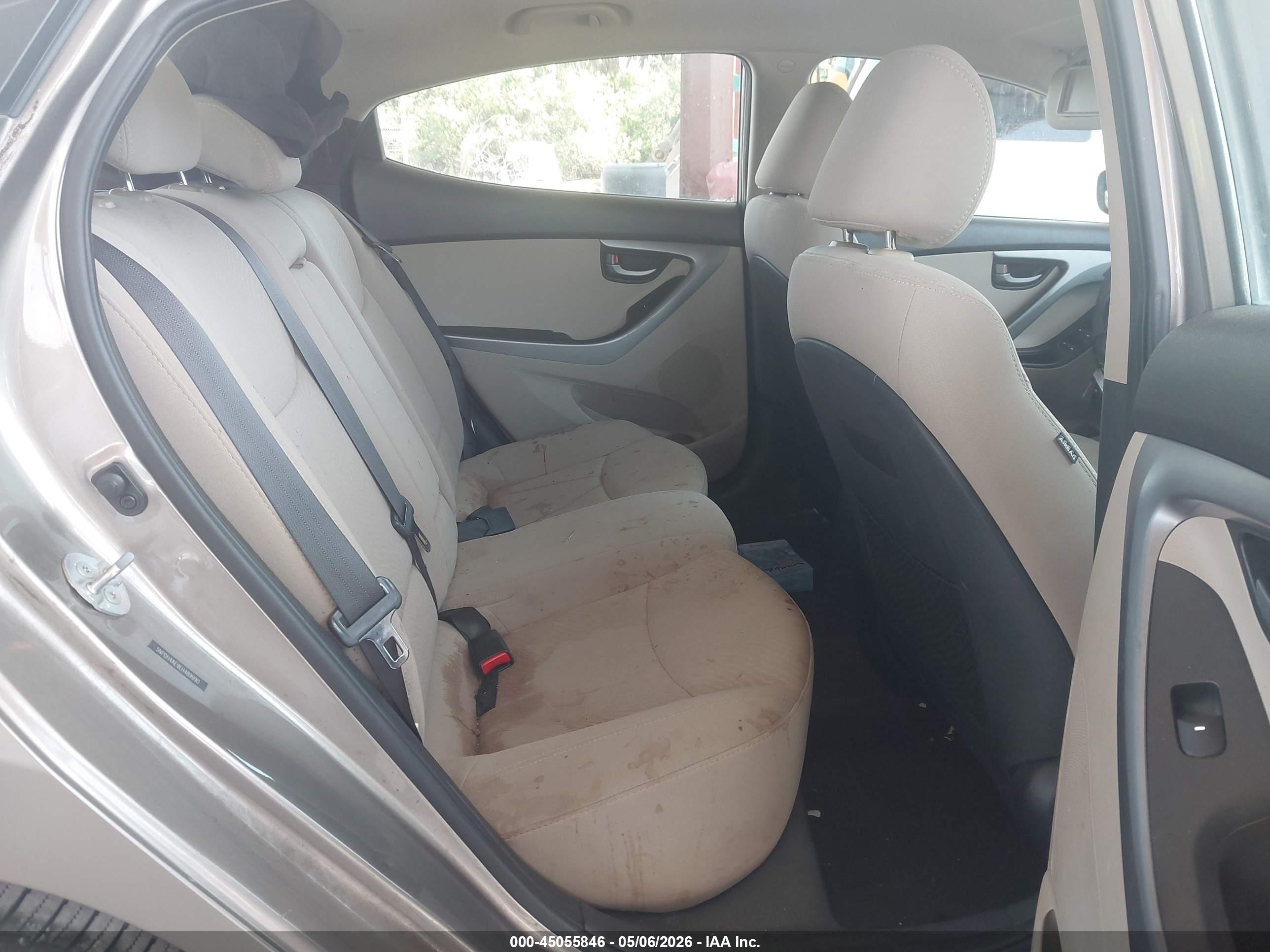 HYUNDAI ELANTRA image 8