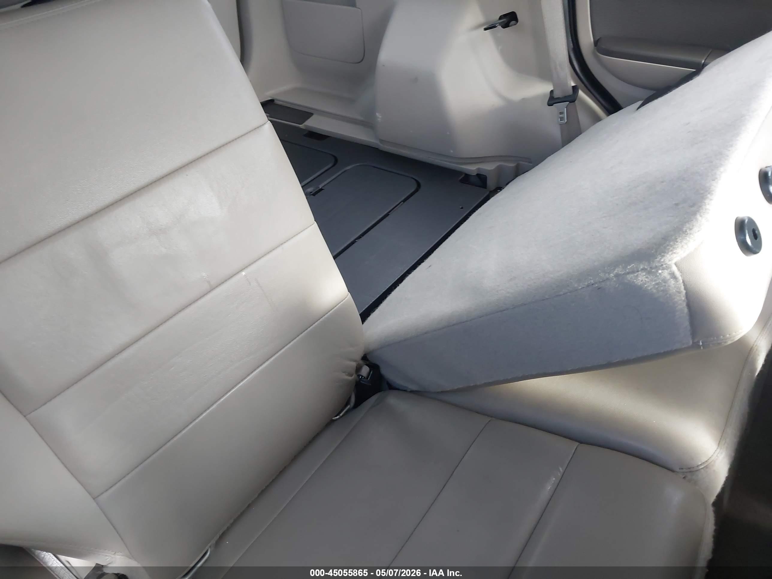 FORD ESCAPE image 8