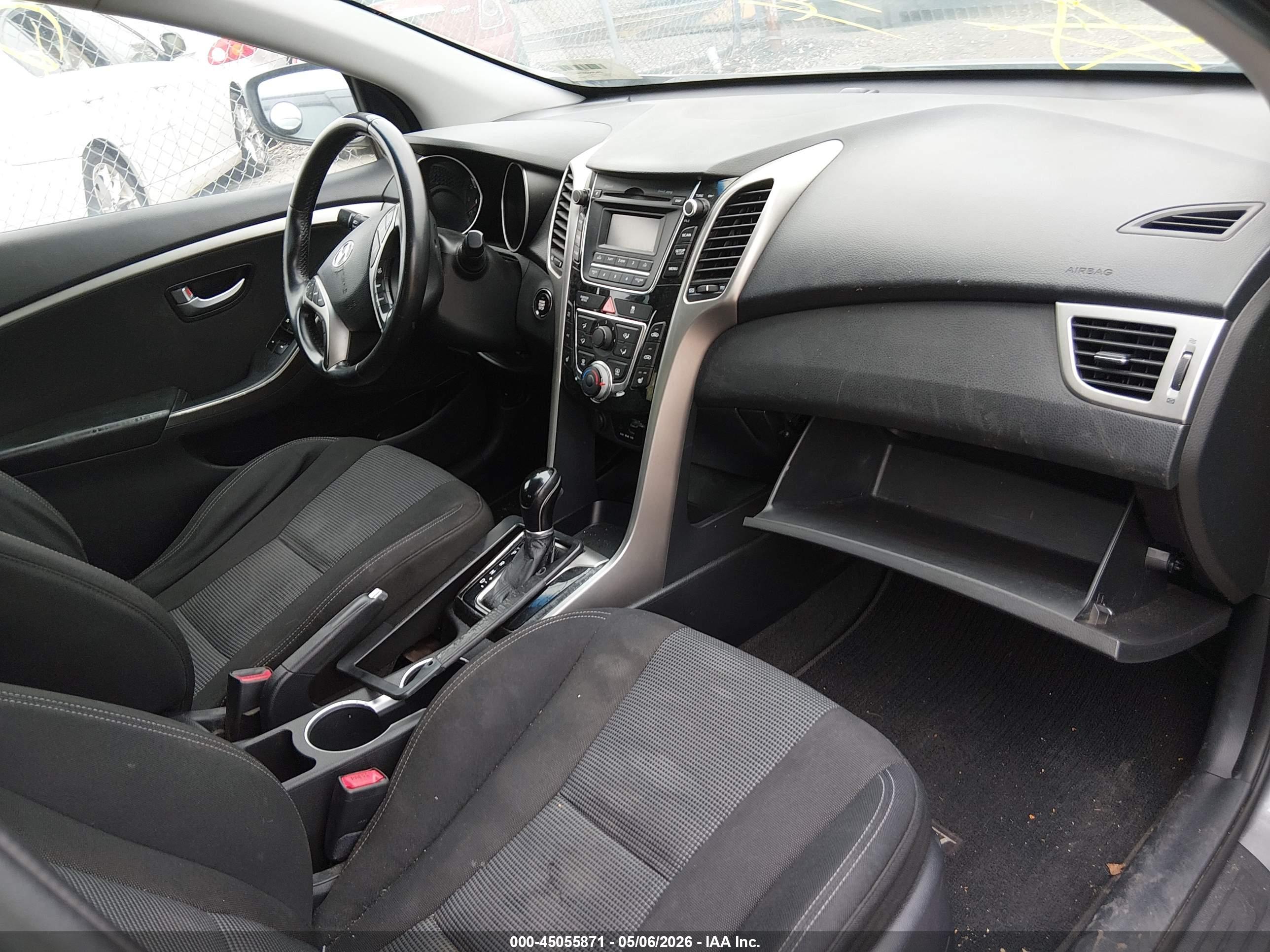 HYUNDAI ELANTRA image 5