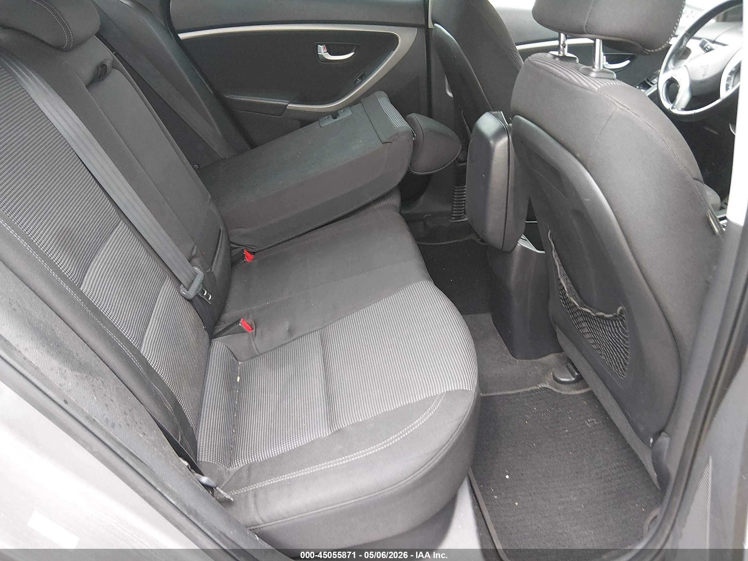 HYUNDAI ELANTRA image 8