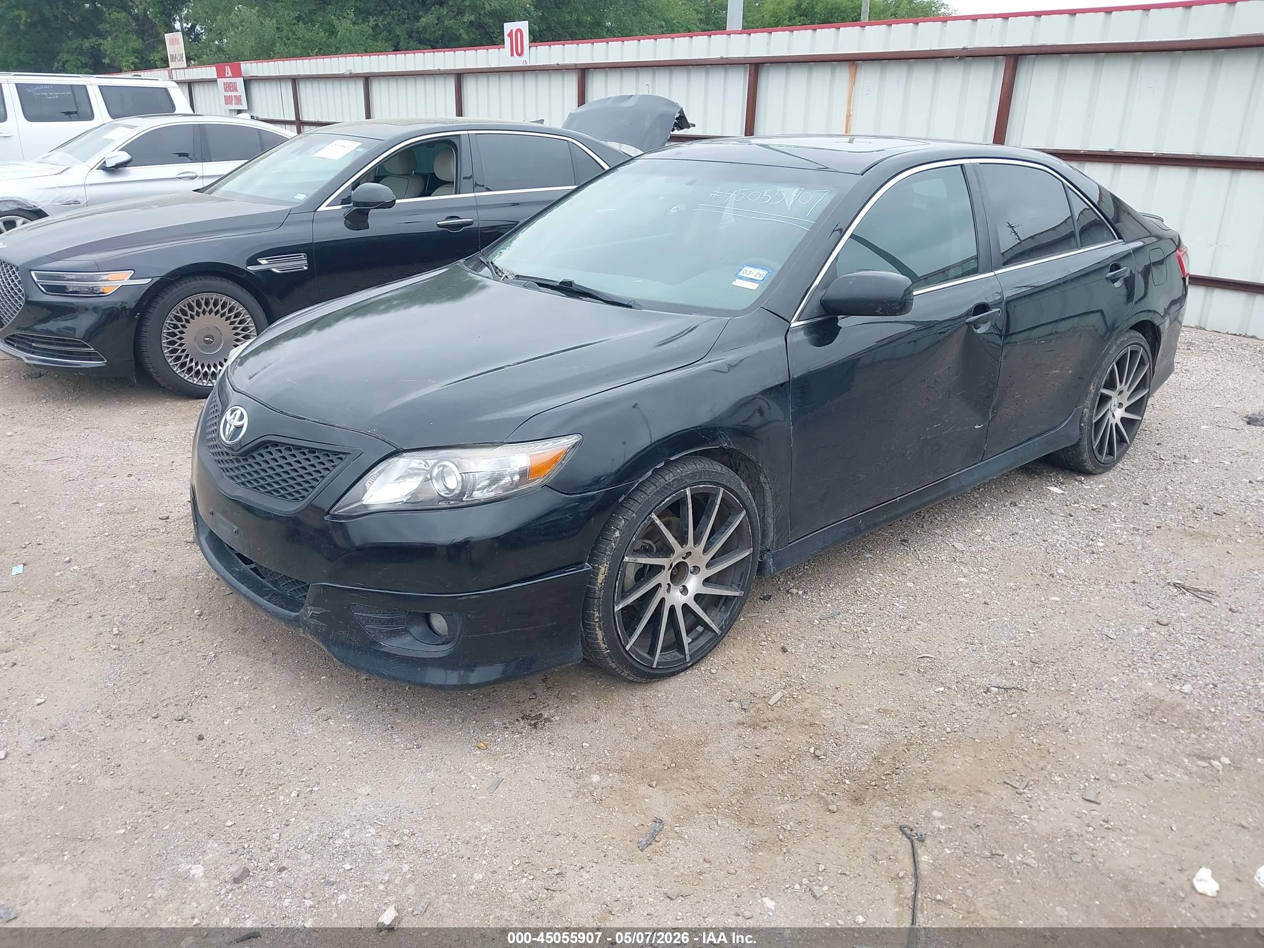 TOYOTA CAMRY image 2