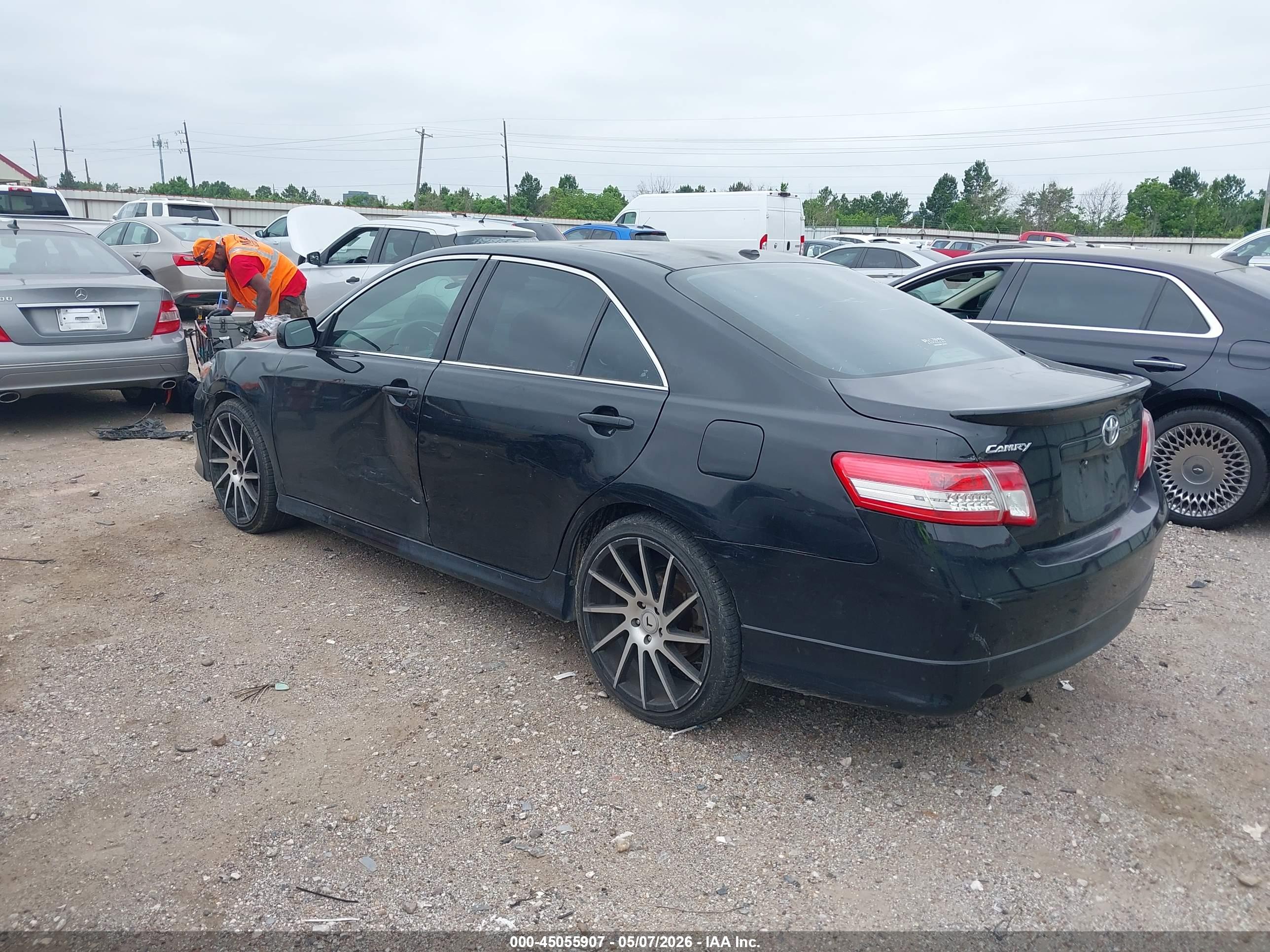 TOYOTA CAMRY image 3