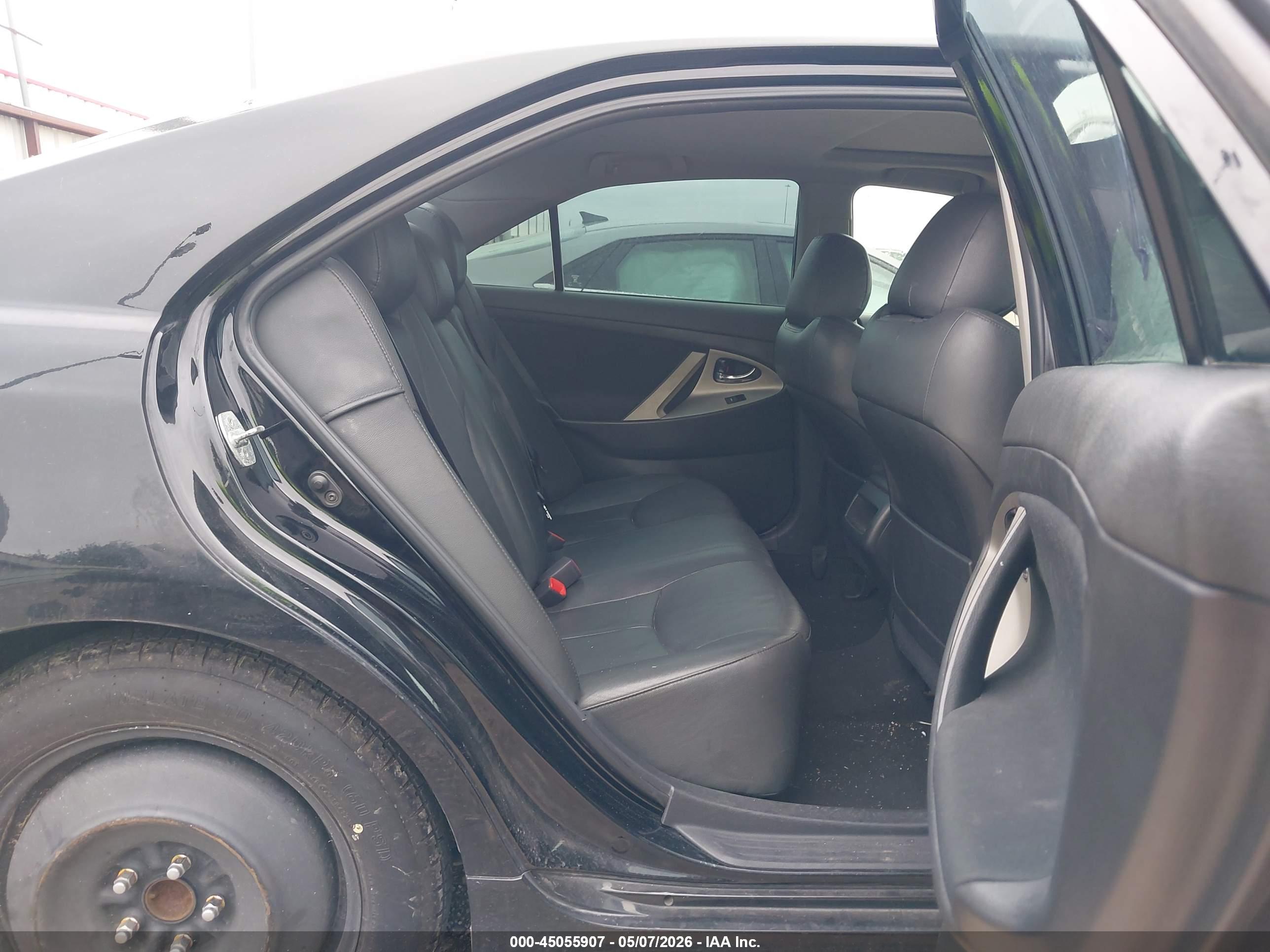 TOYOTA CAMRY image 8