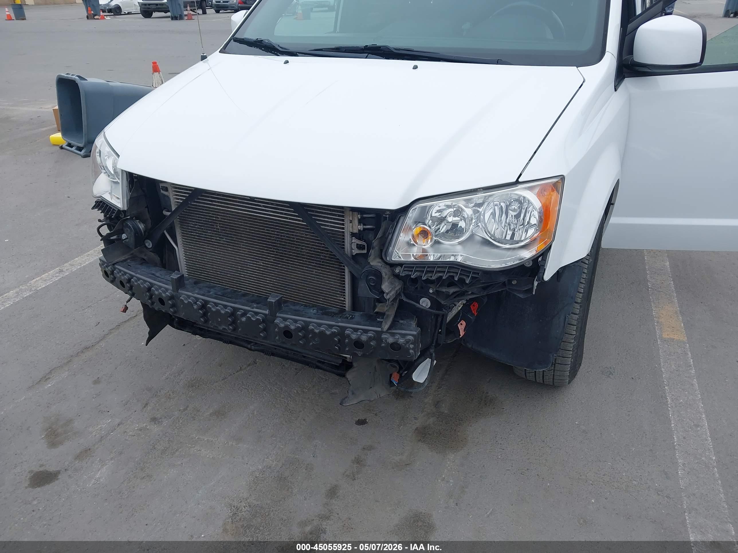 DODGE GRAND image 6
