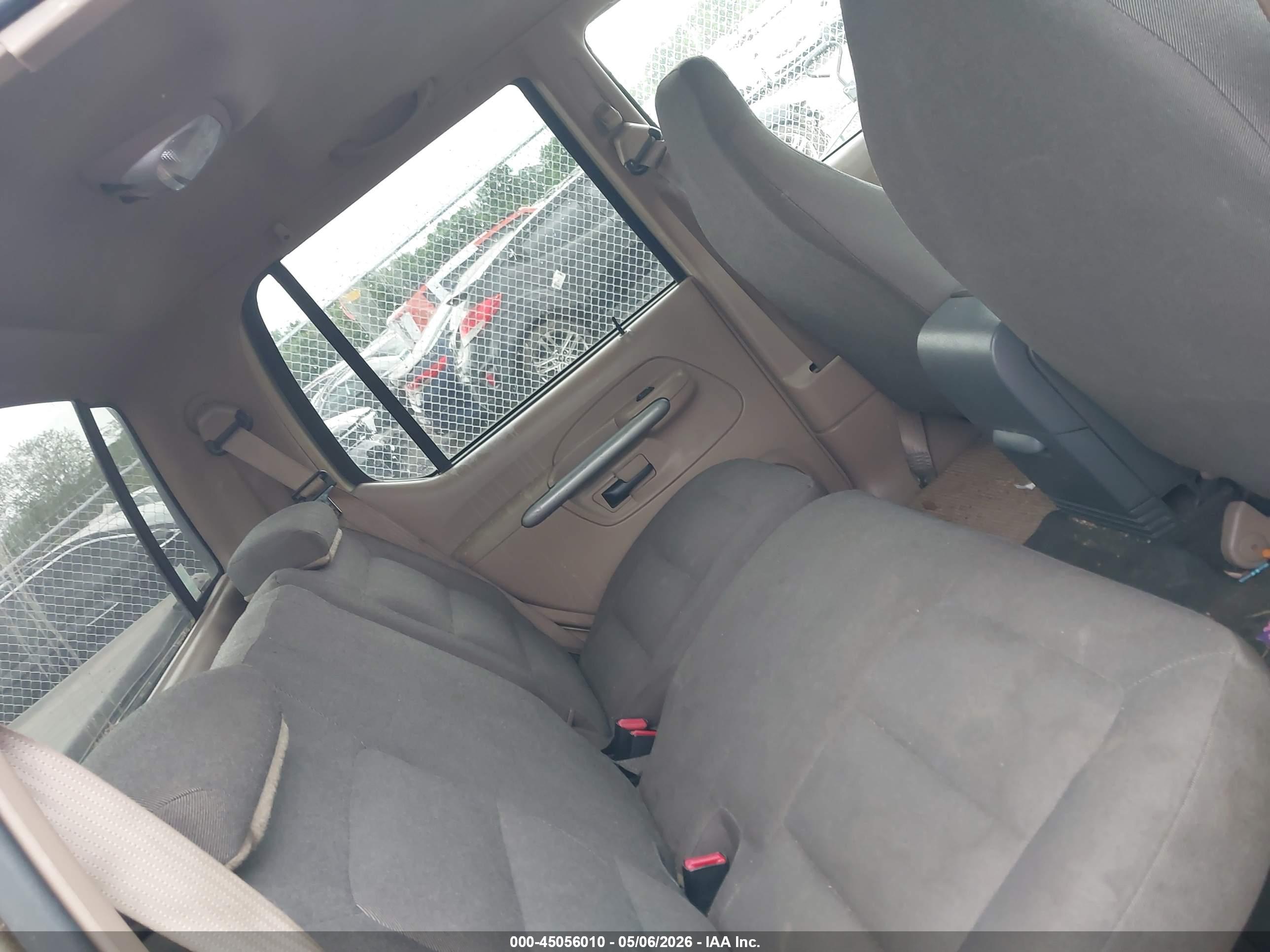 FORD EXPLORER image 8