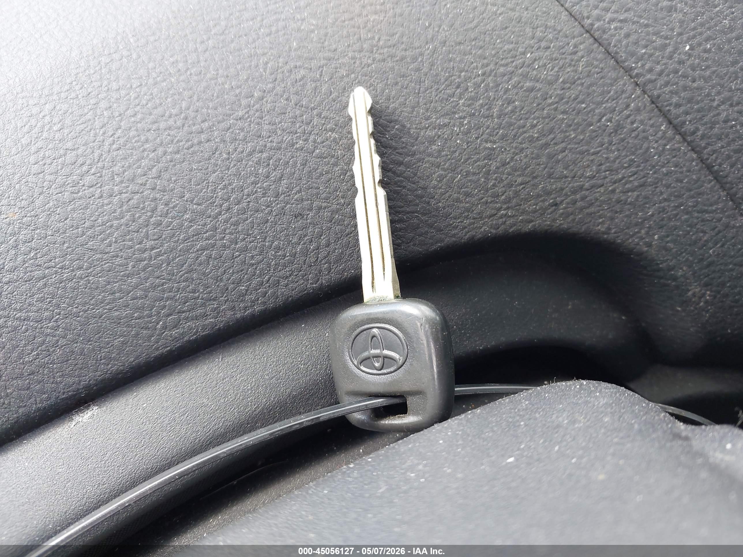 TOYOTA YARIS image 11