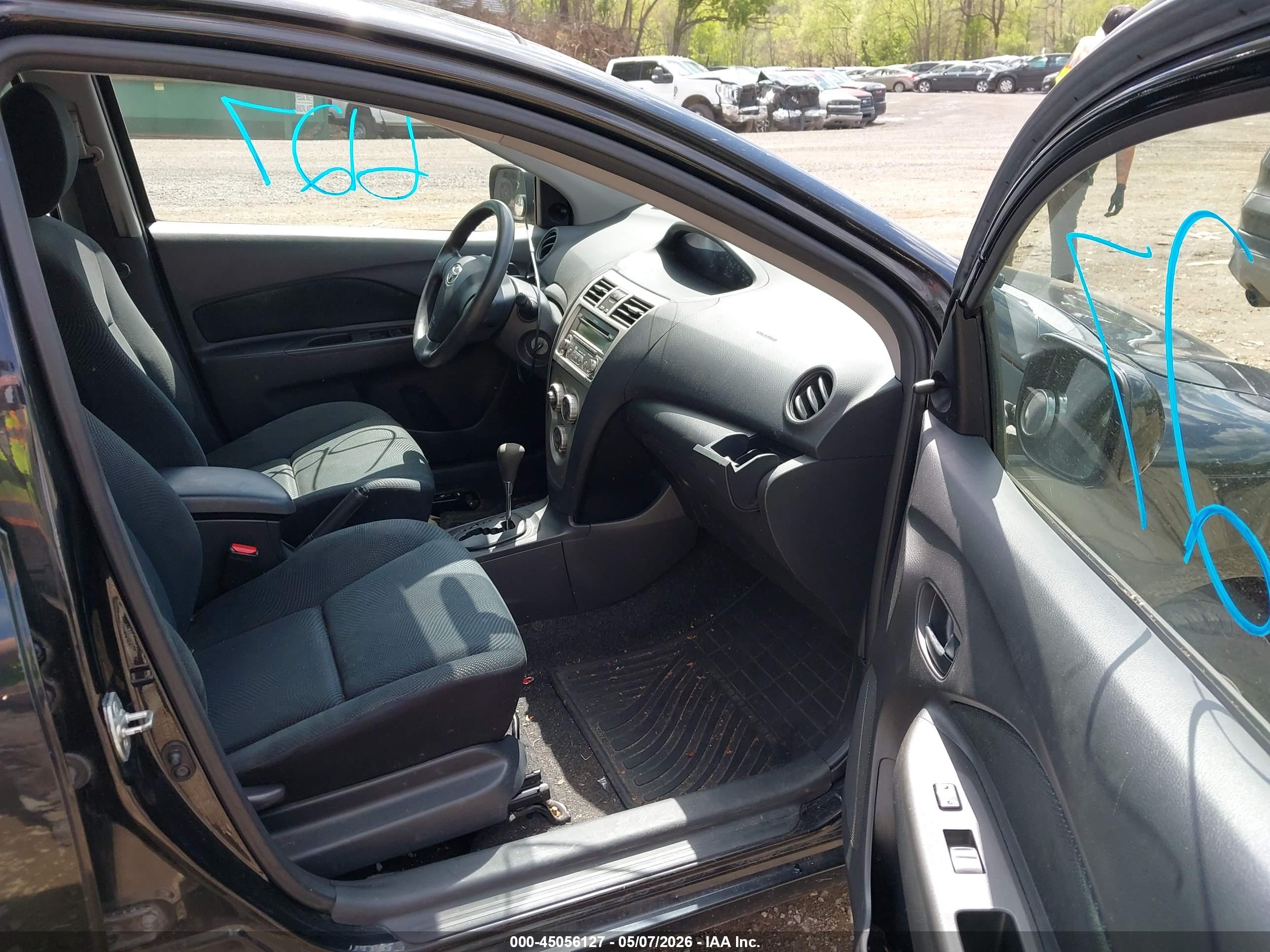 TOYOTA YARIS image 5