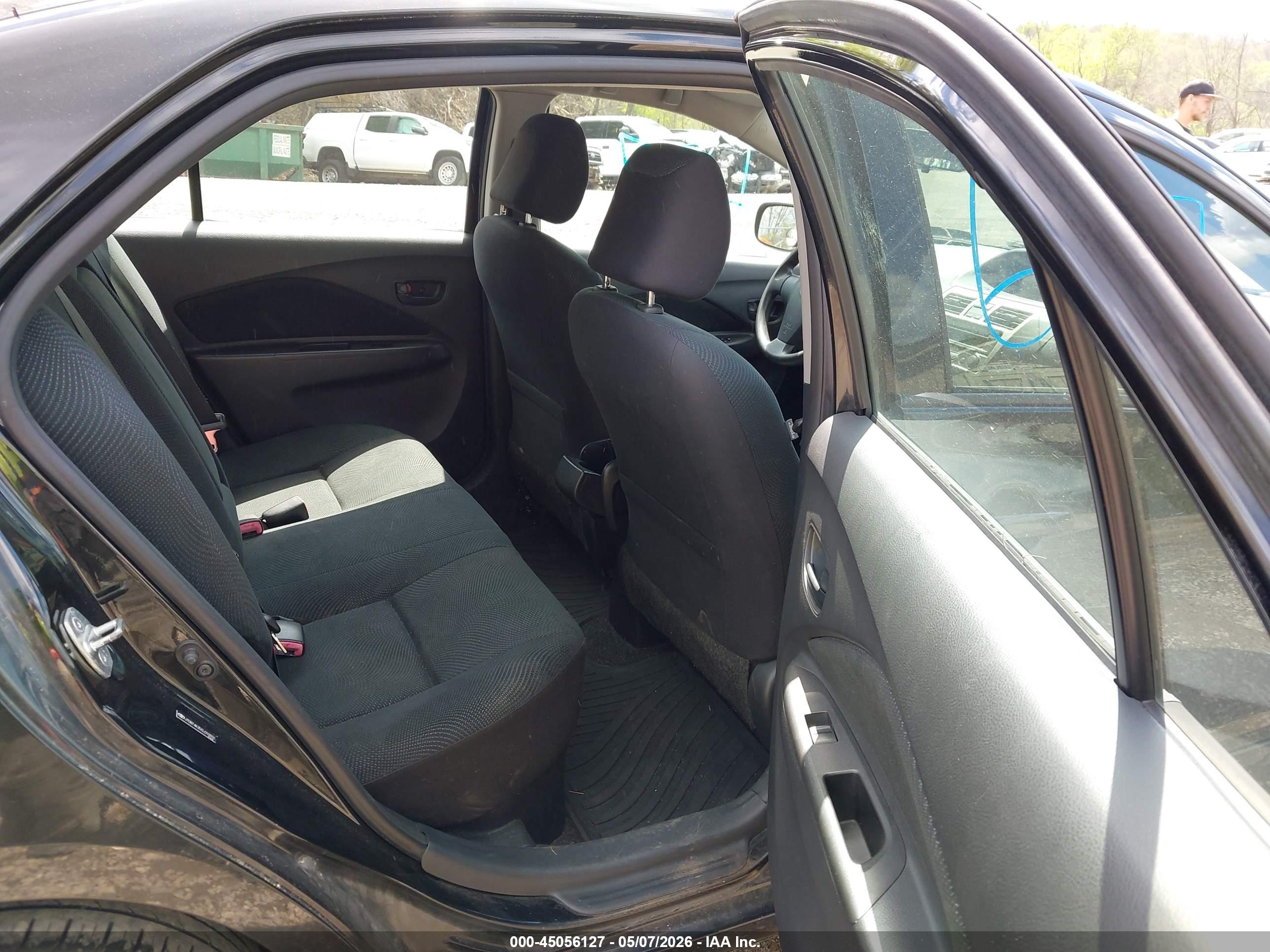 TOYOTA YARIS image 8
