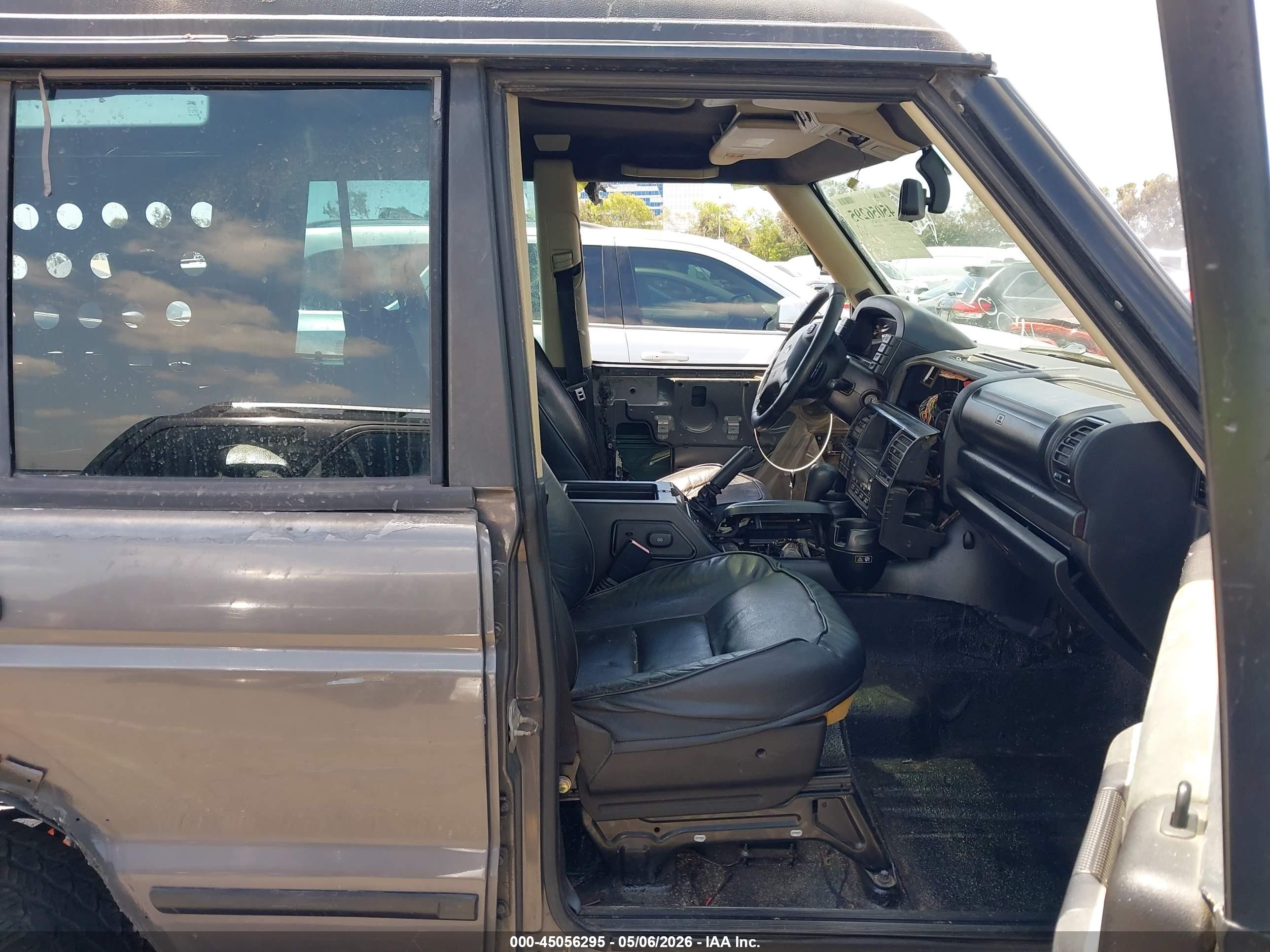 LAND ROVER image 5