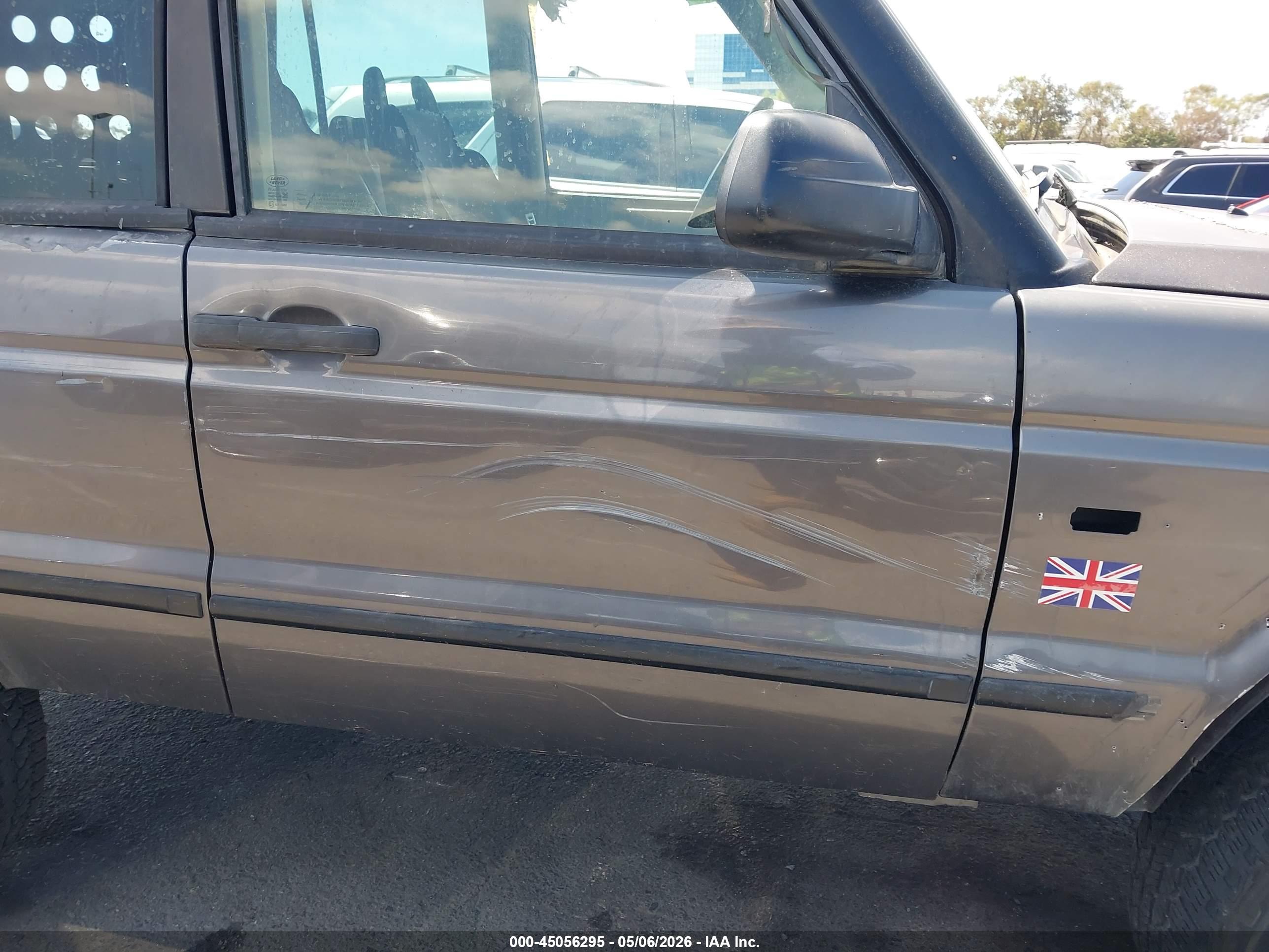 LAND ROVER image 6