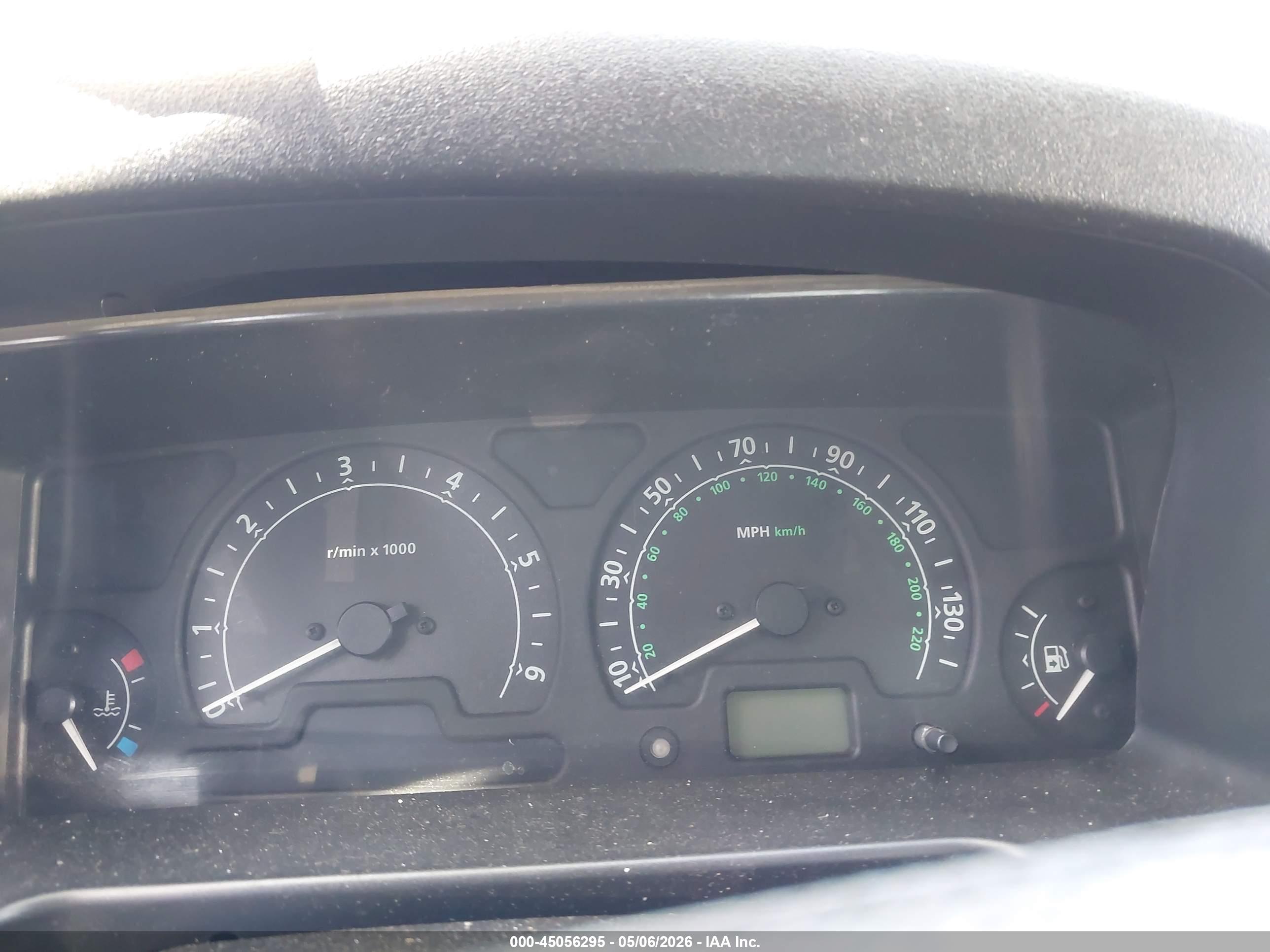 LAND ROVER image 7