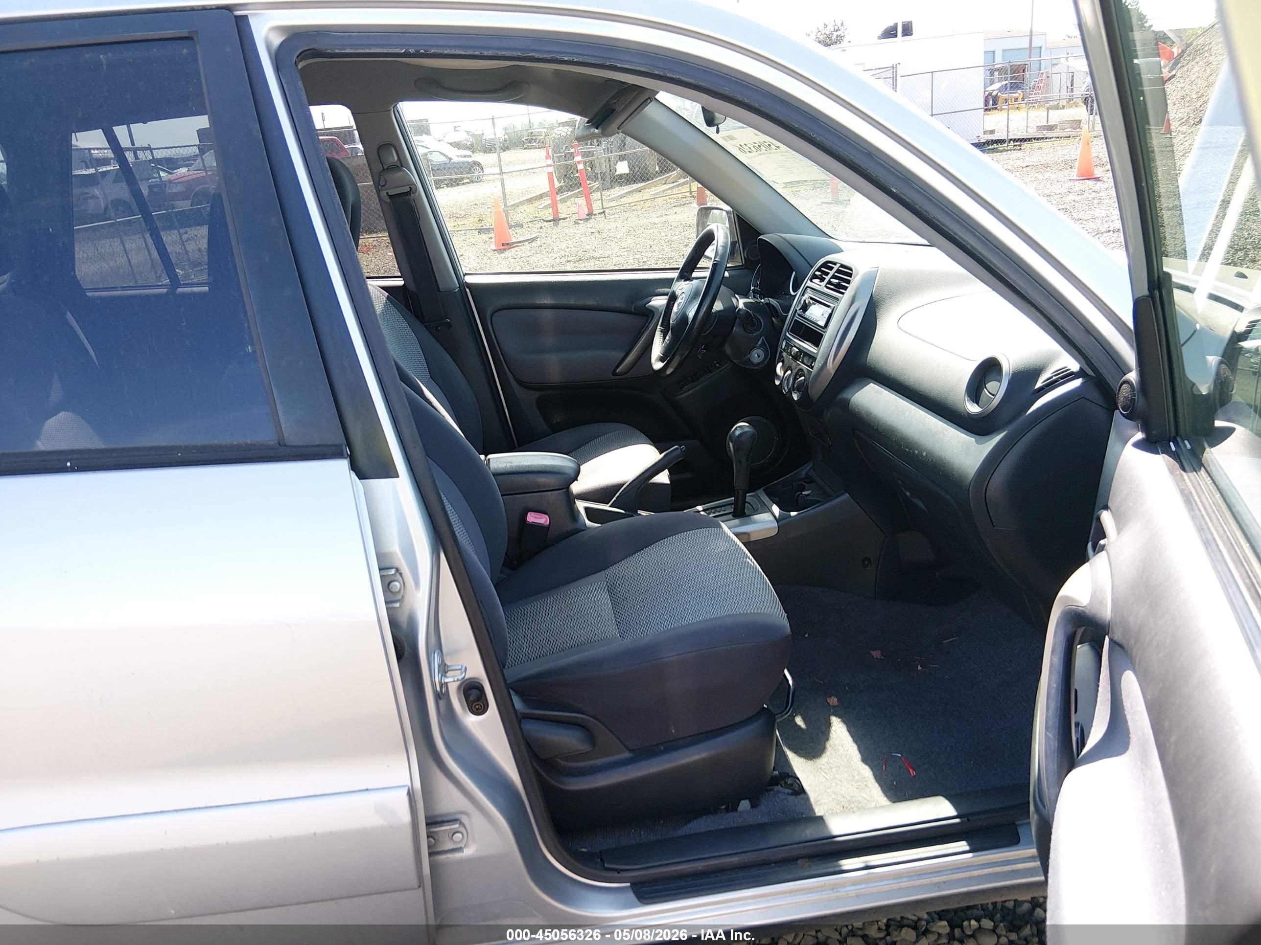 TOYOTA RAV4 image 5
