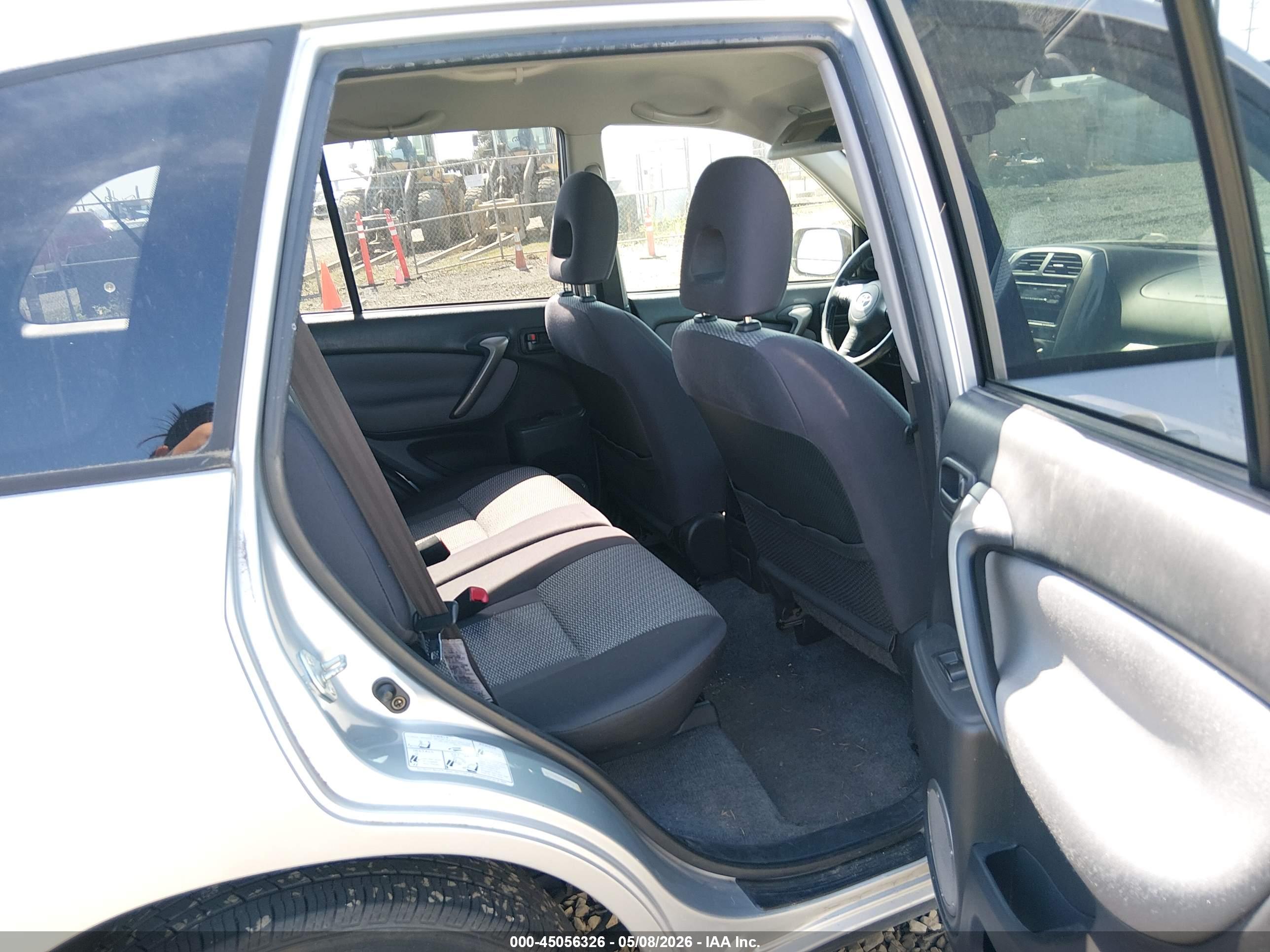 TOYOTA RAV4 image 8
