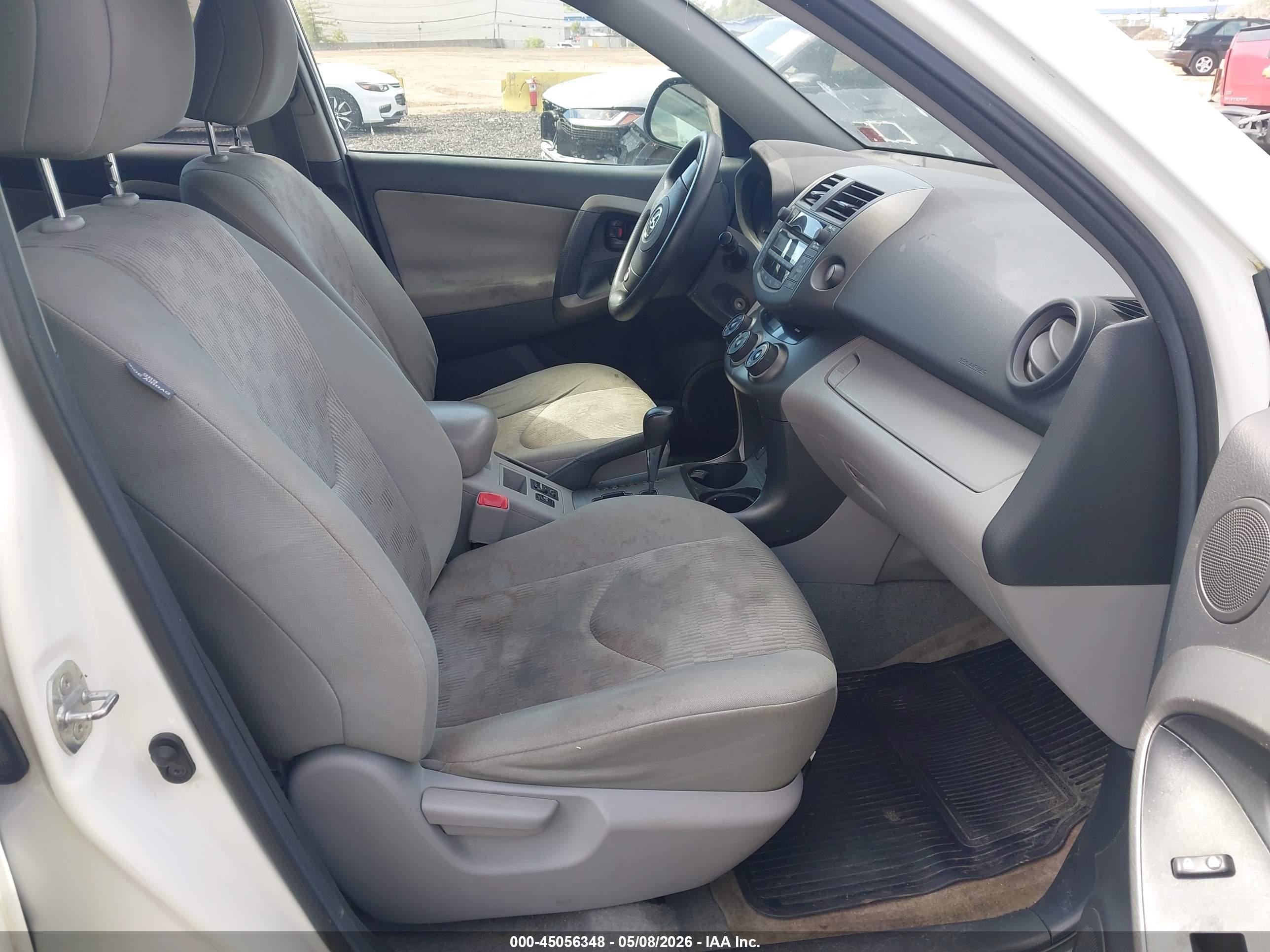 TOYOTA RAV4 image 5