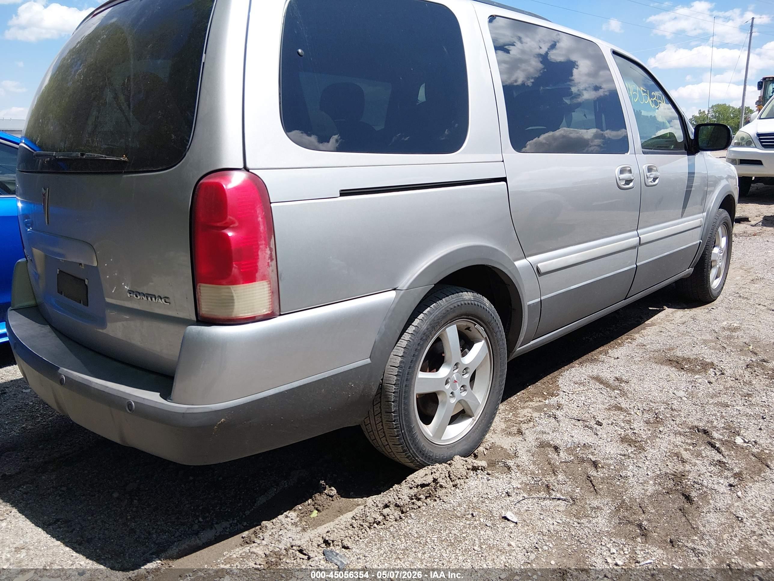 PONTIAC MONTANA image 4