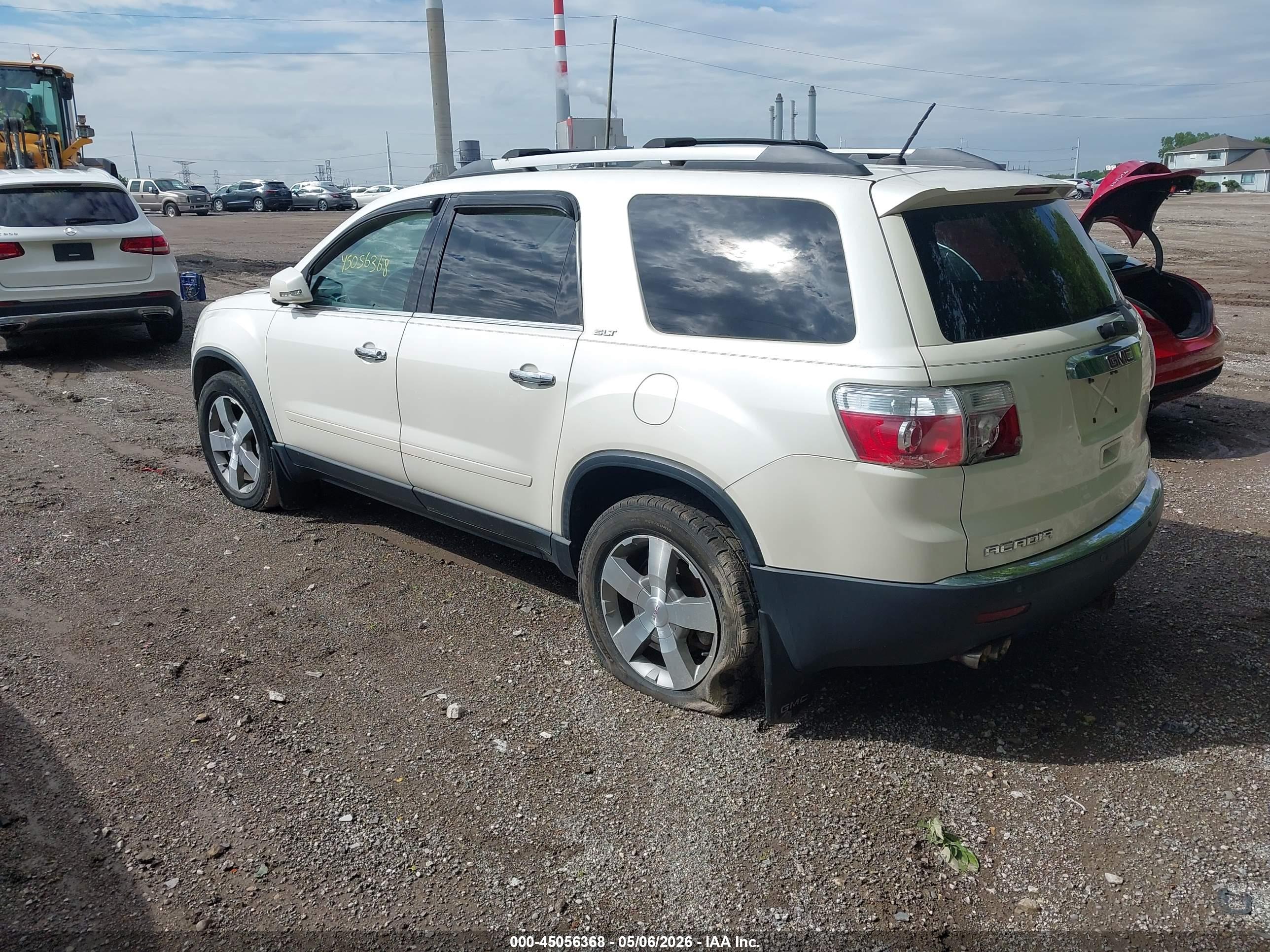 GMC ACADIA image 3