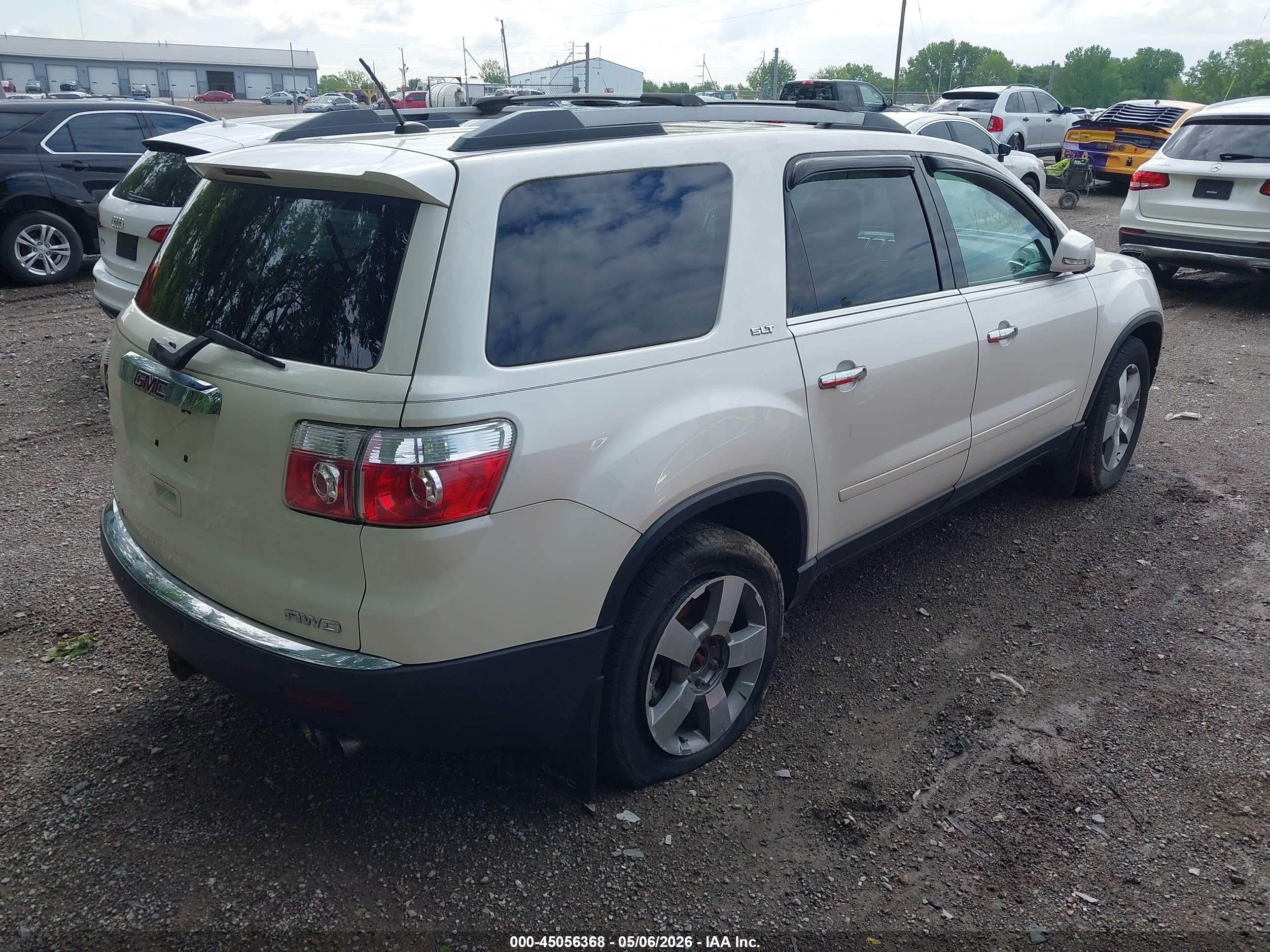 GMC ACADIA image 4