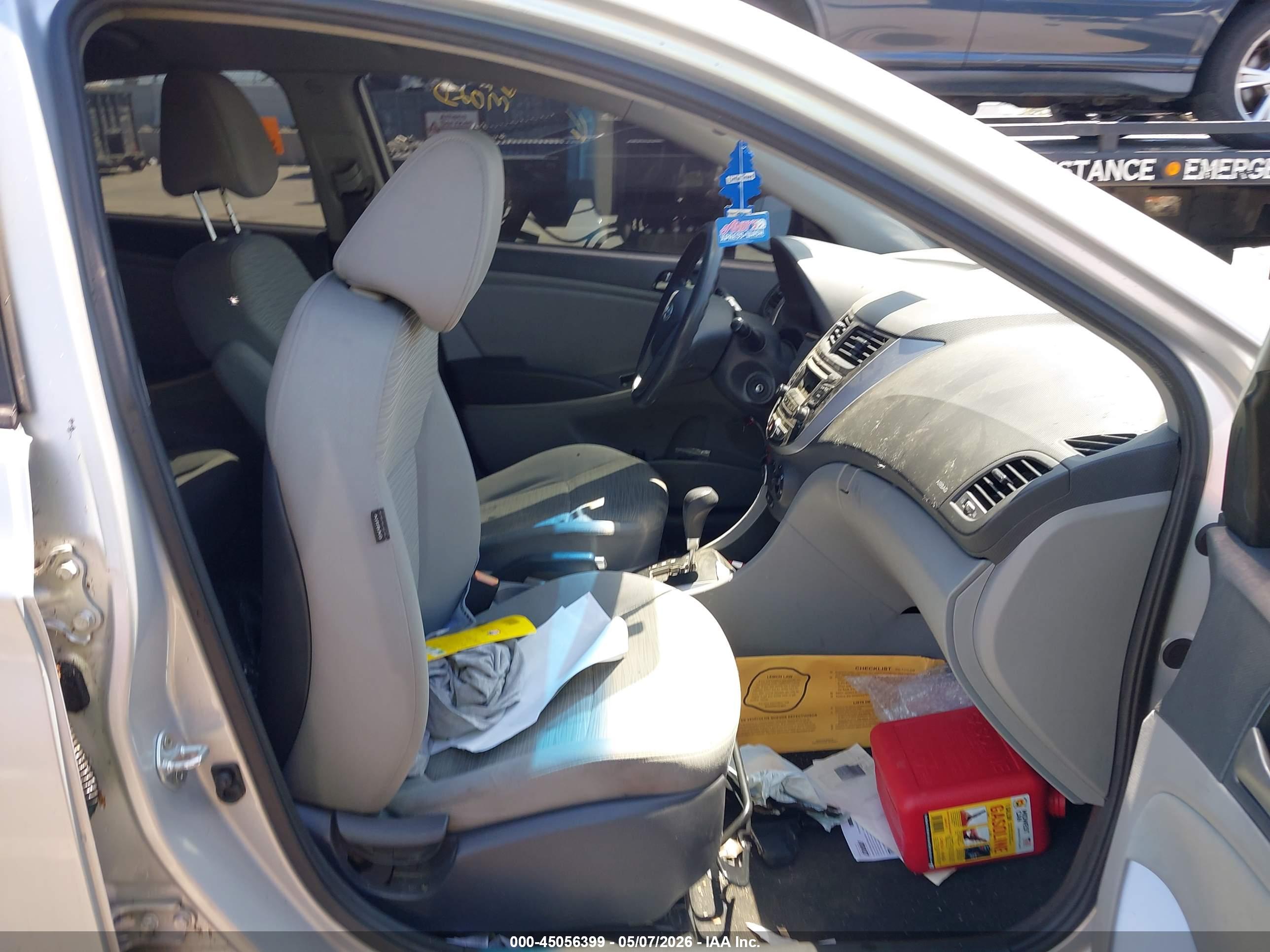 HYUNDAI ACCENT image 5
