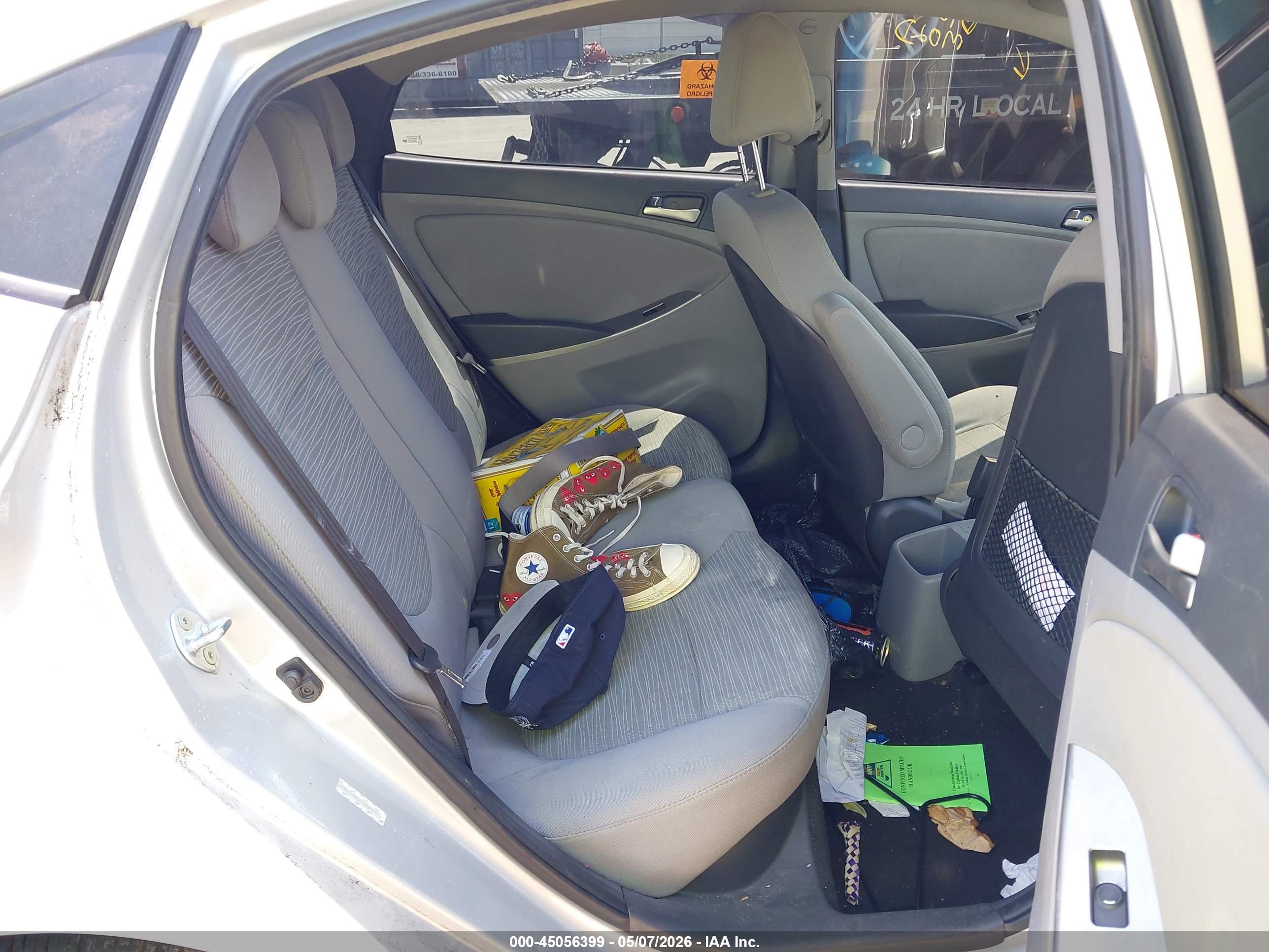 HYUNDAI ACCENT image 8