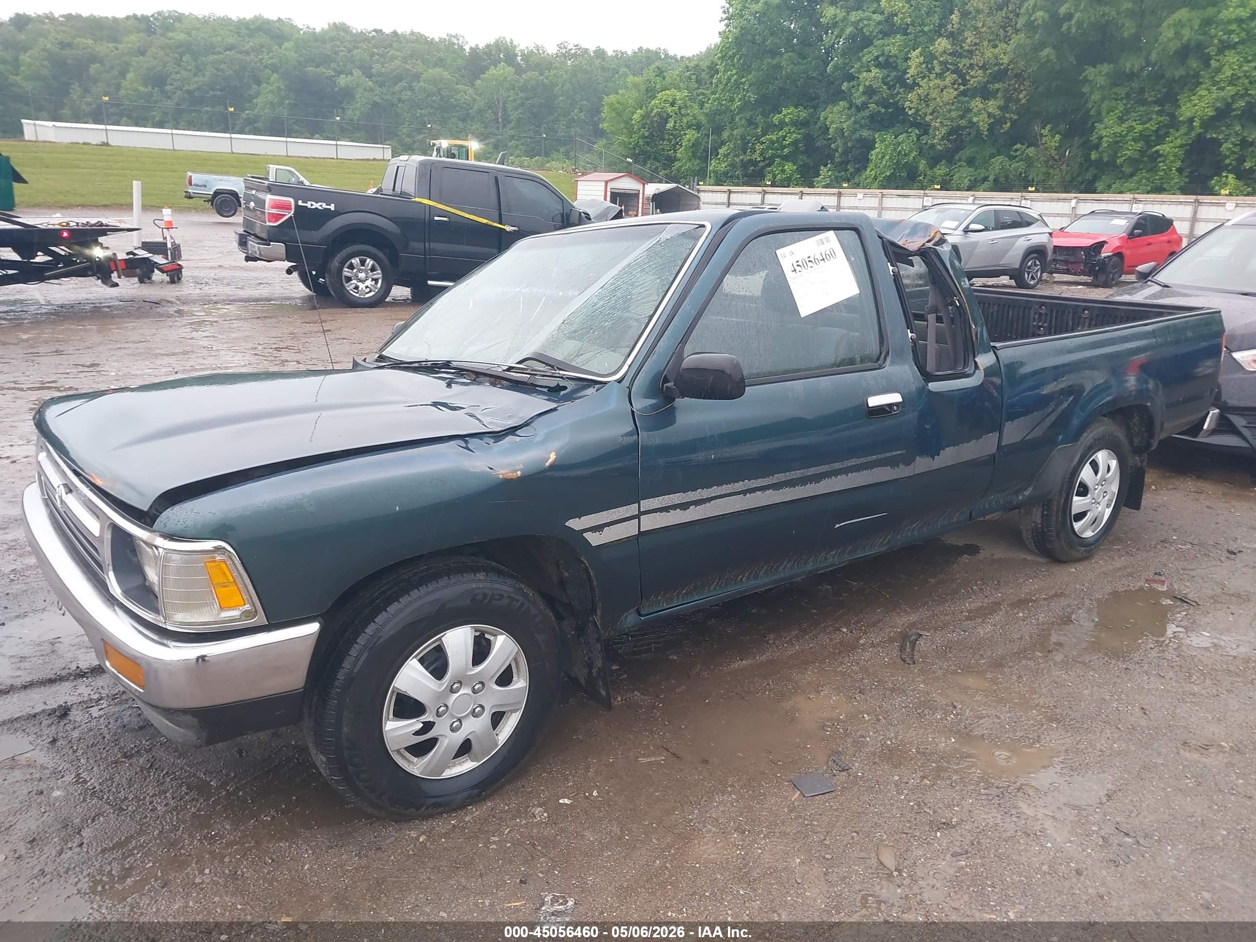 TOYOTA PICKUP image 2