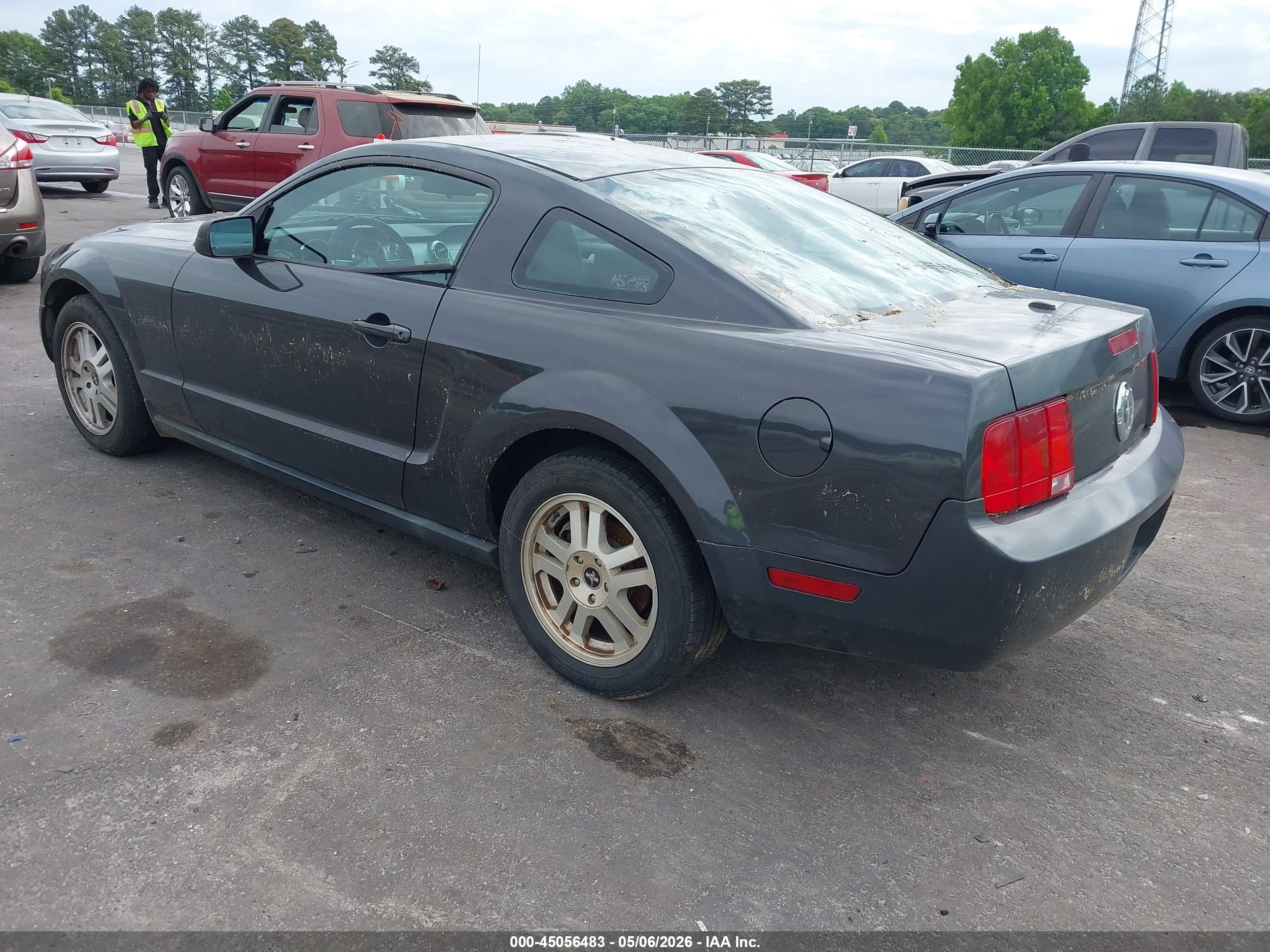FORD MUSTANG image 3