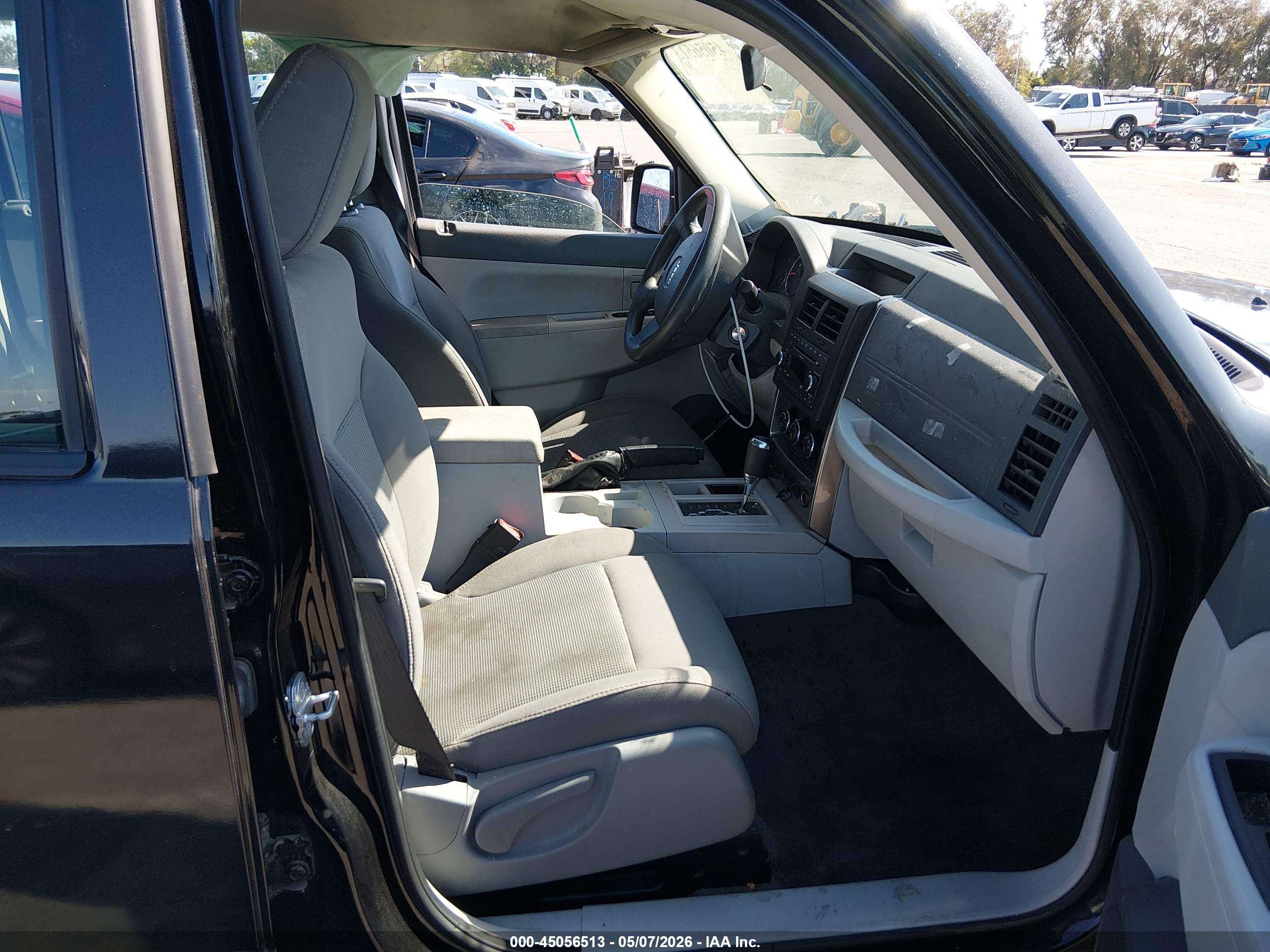 JEEP LIBERTY image 5