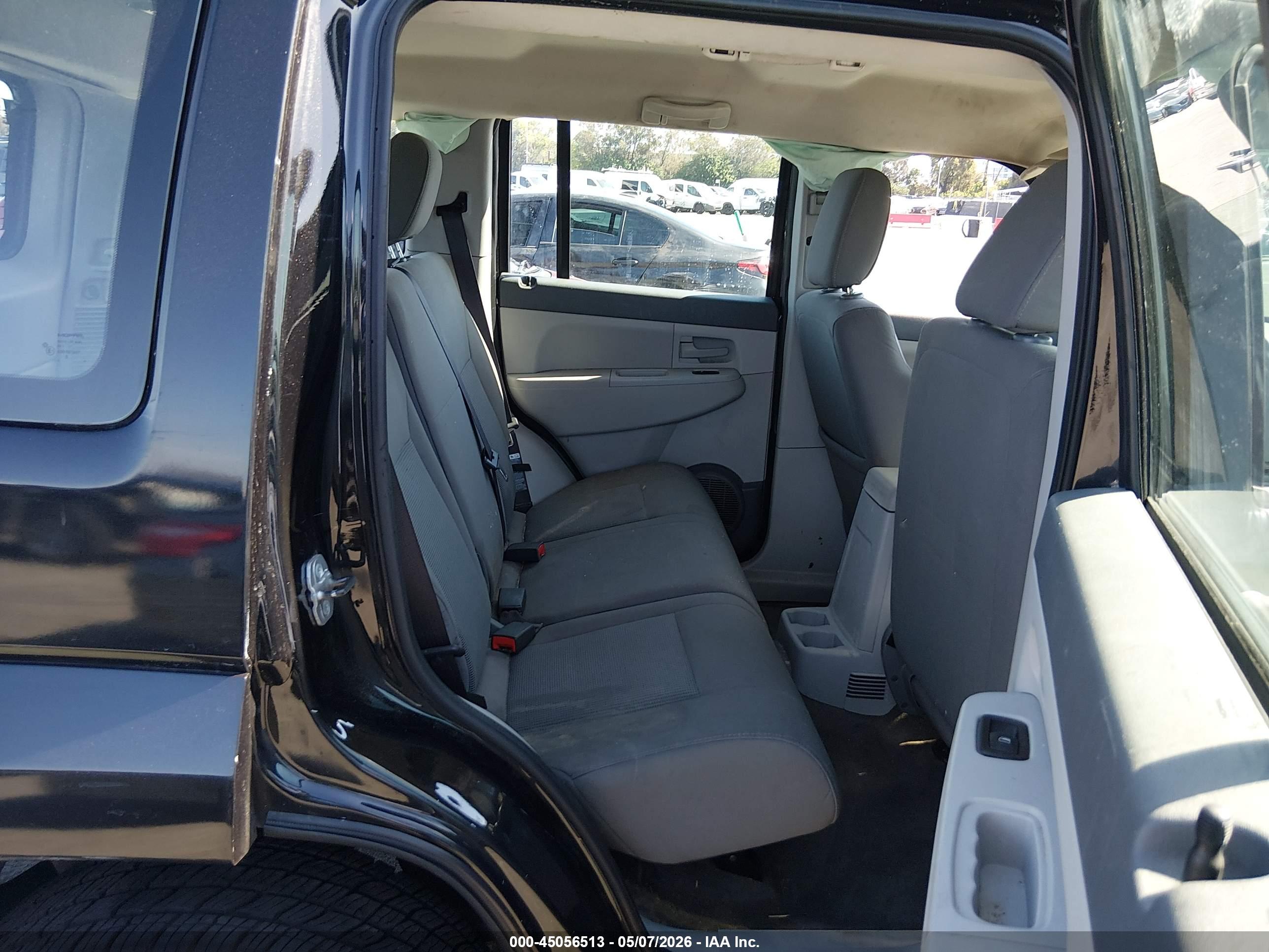 JEEP LIBERTY image 8