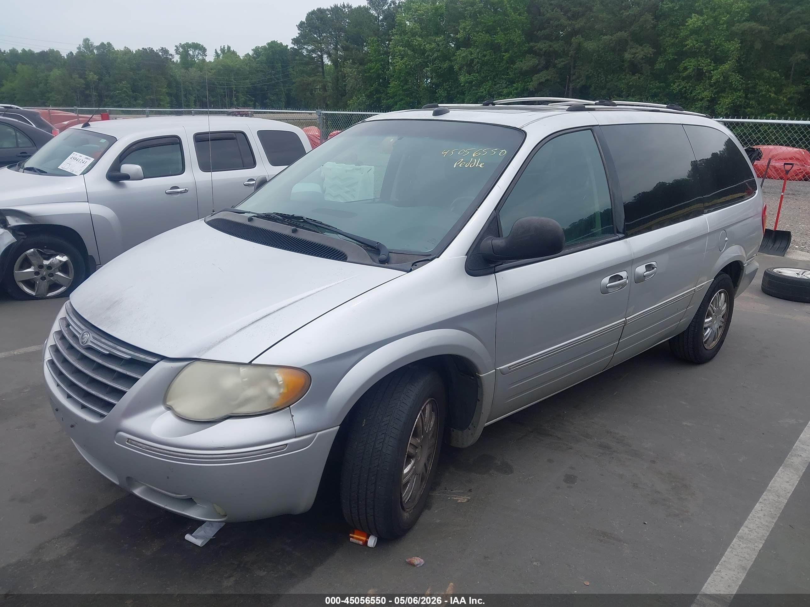 CHRYSLER TOWN image 2