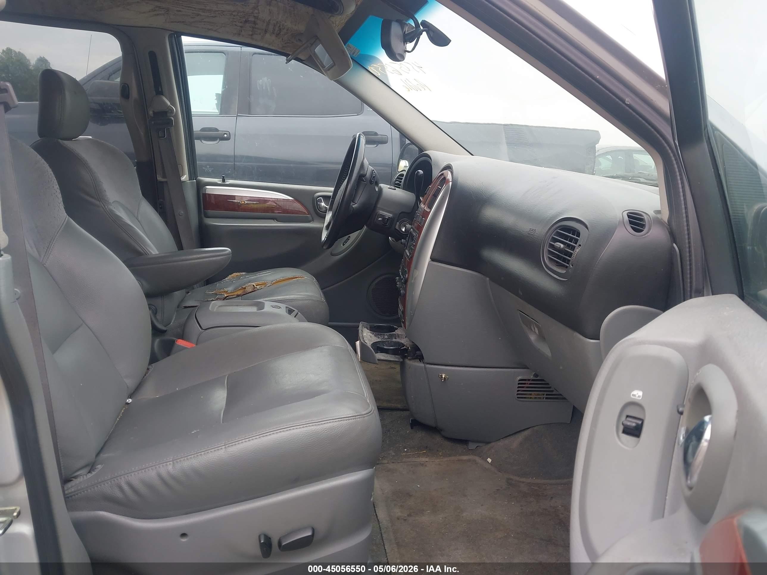 CHRYSLER TOWN image 5