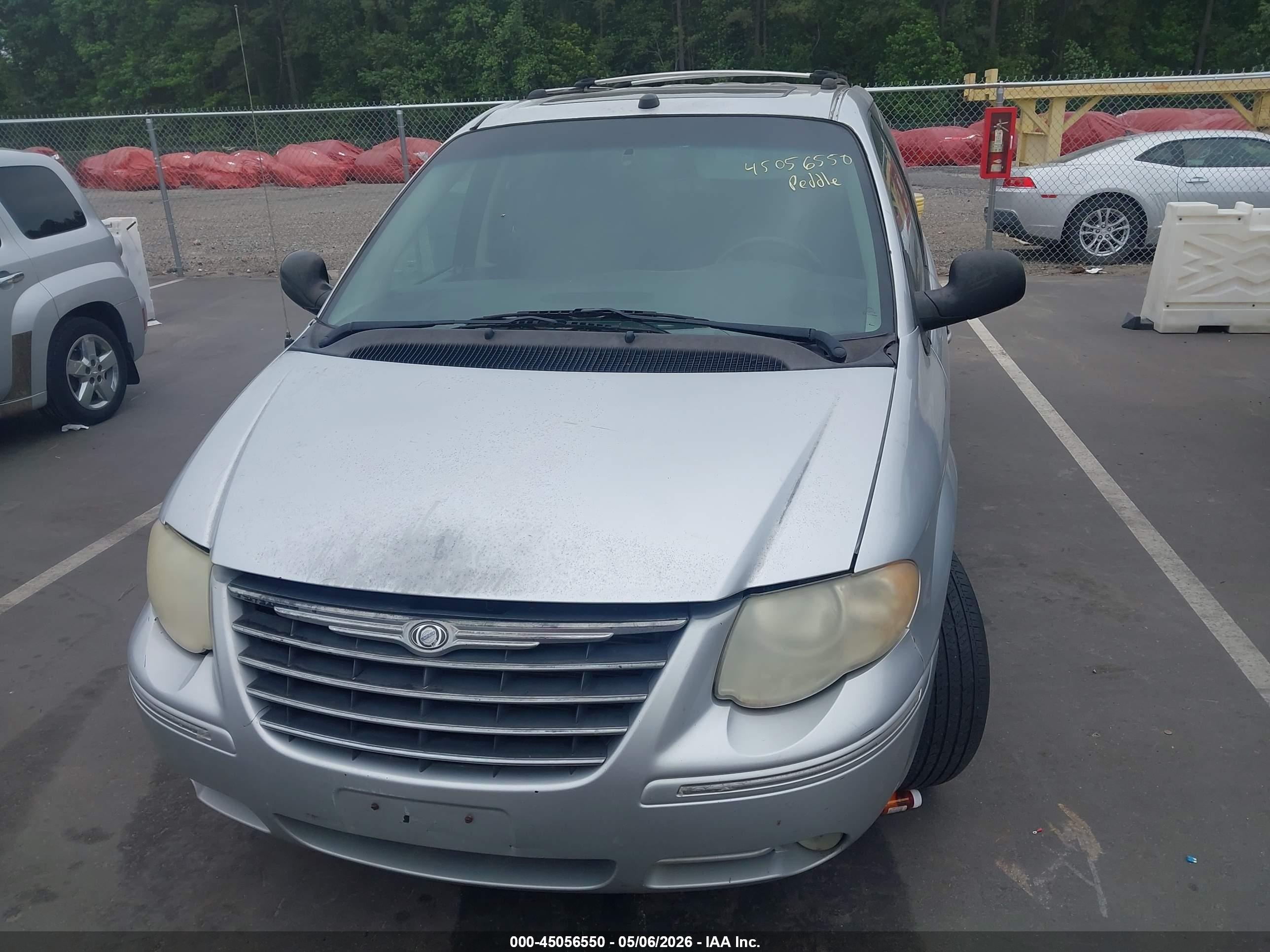 CHRYSLER TOWN image 6