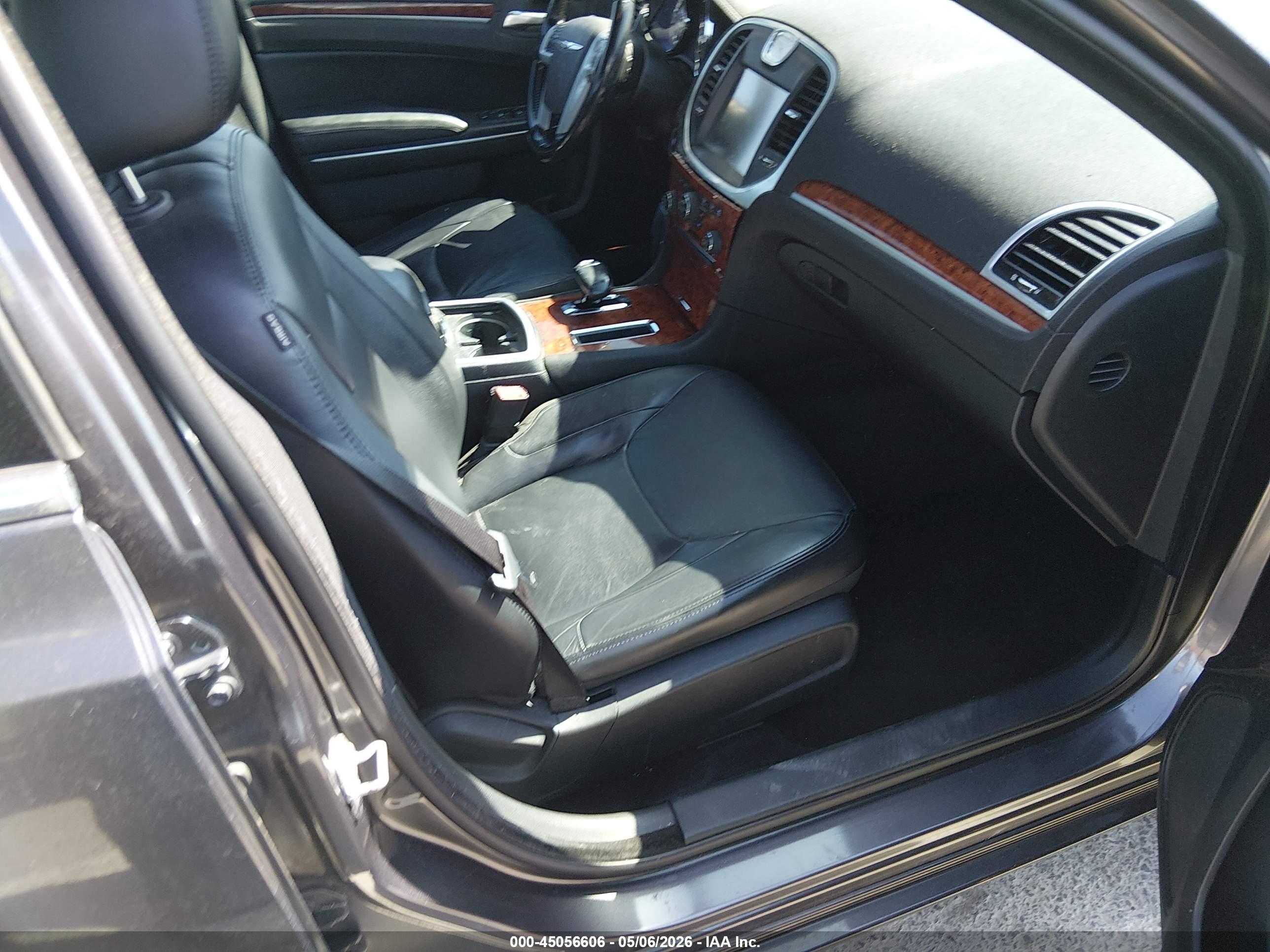 CHRYSLER 300 image 5