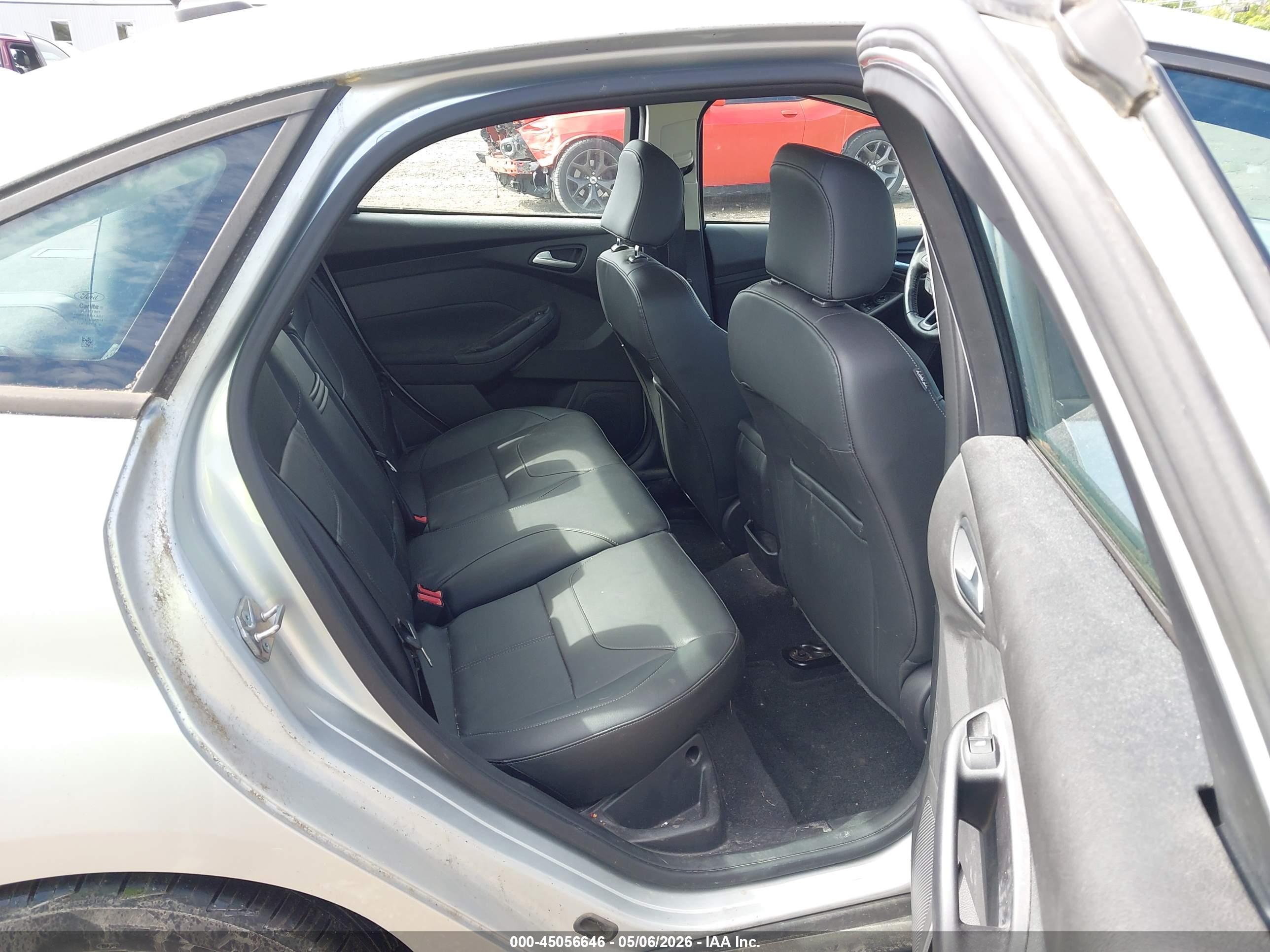 FORD FOCUS image 8
