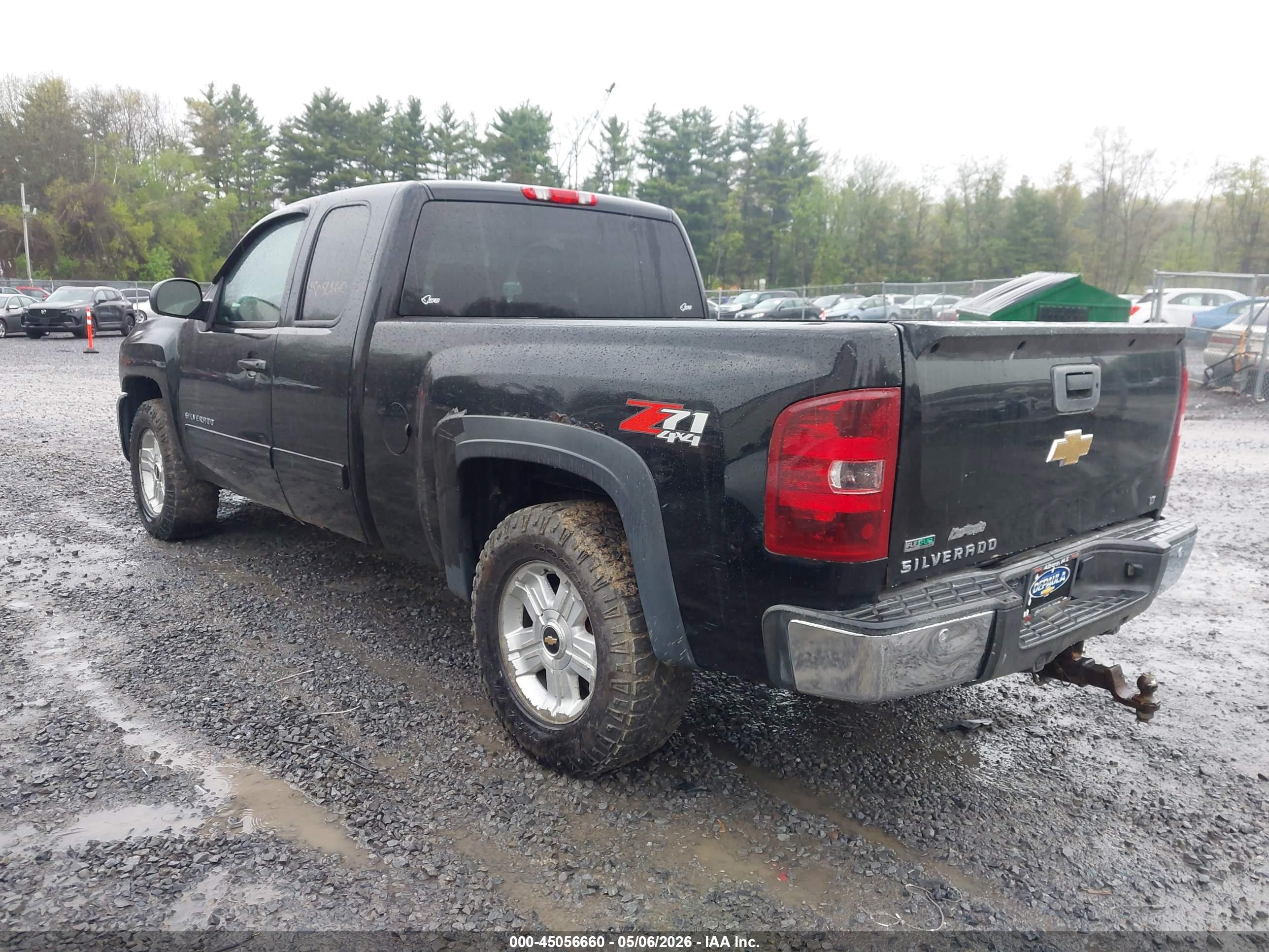 CHEVROLET SILVERADO image 3