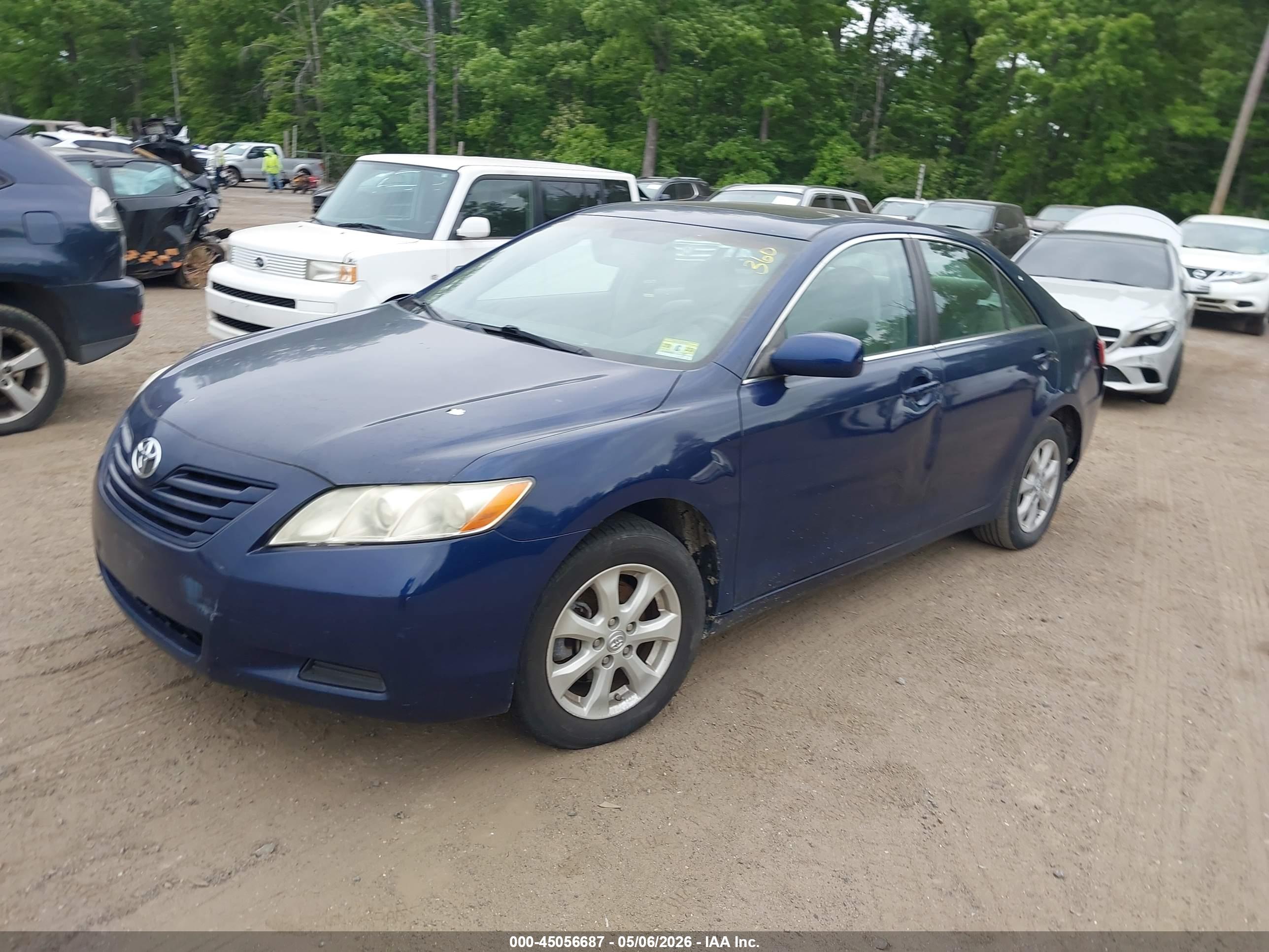 TOYOTA CAMRY image 2