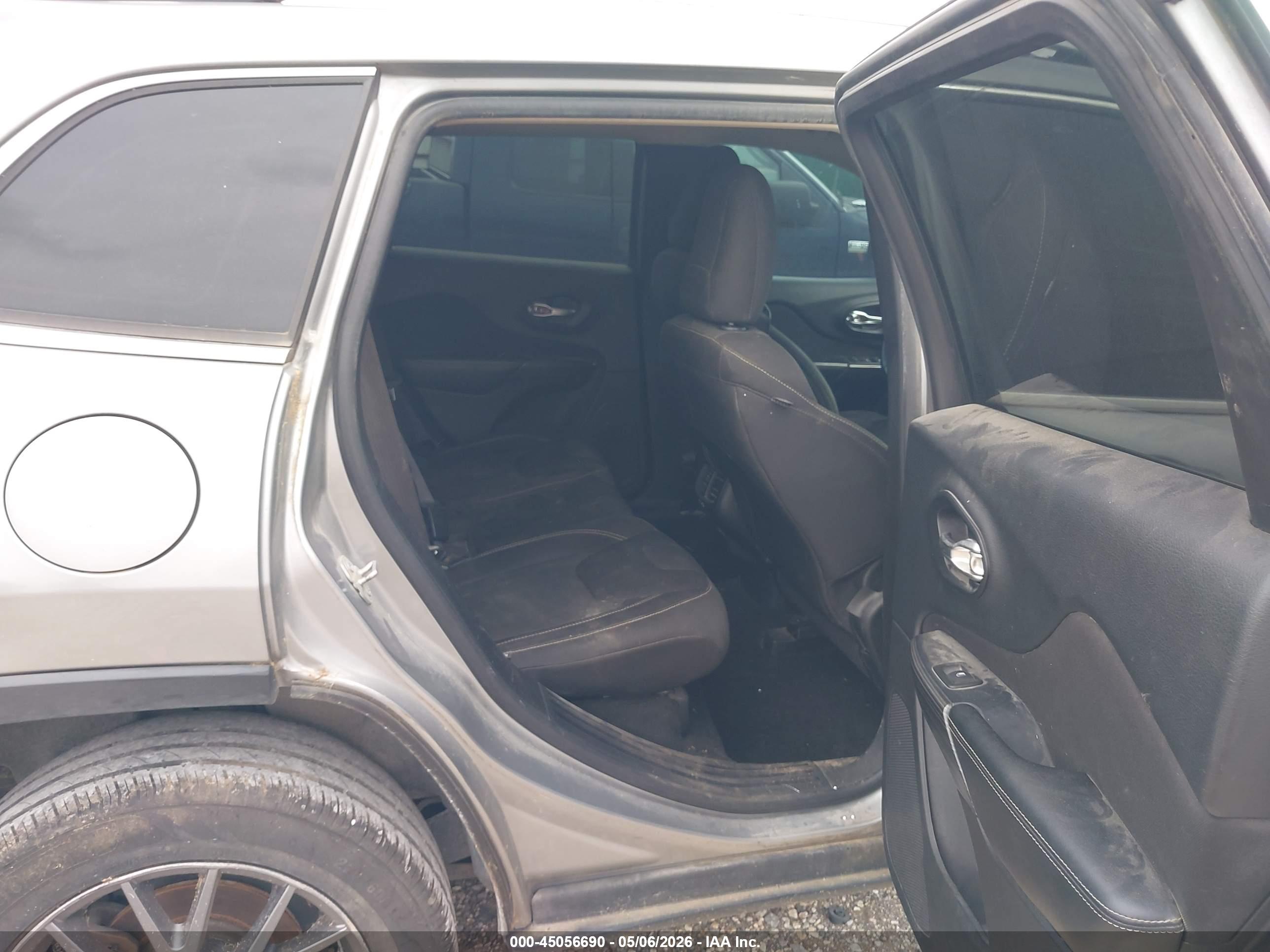 JEEP CHEROKEE image 8