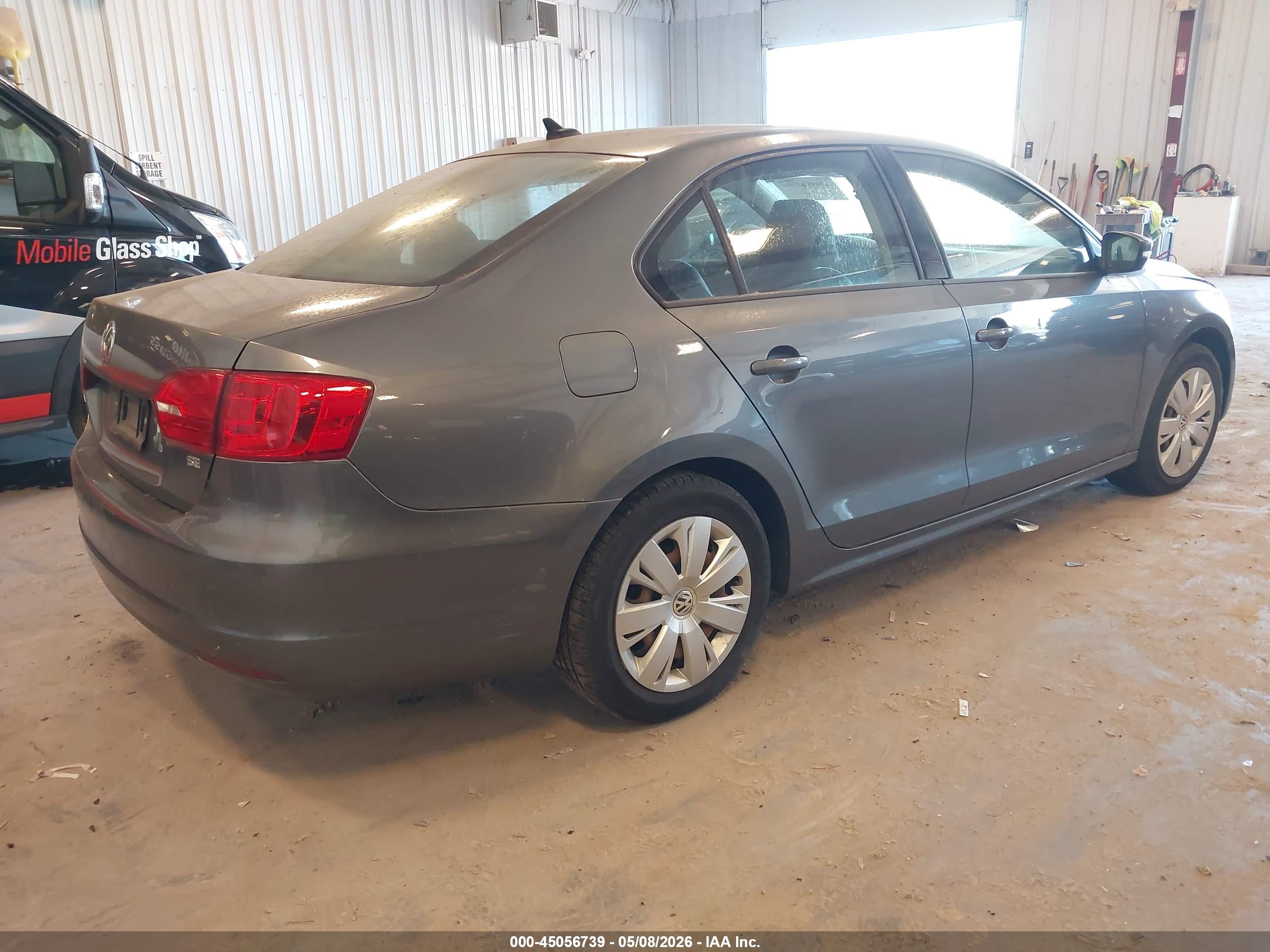 VOLKSWAGEN JETTA image 4