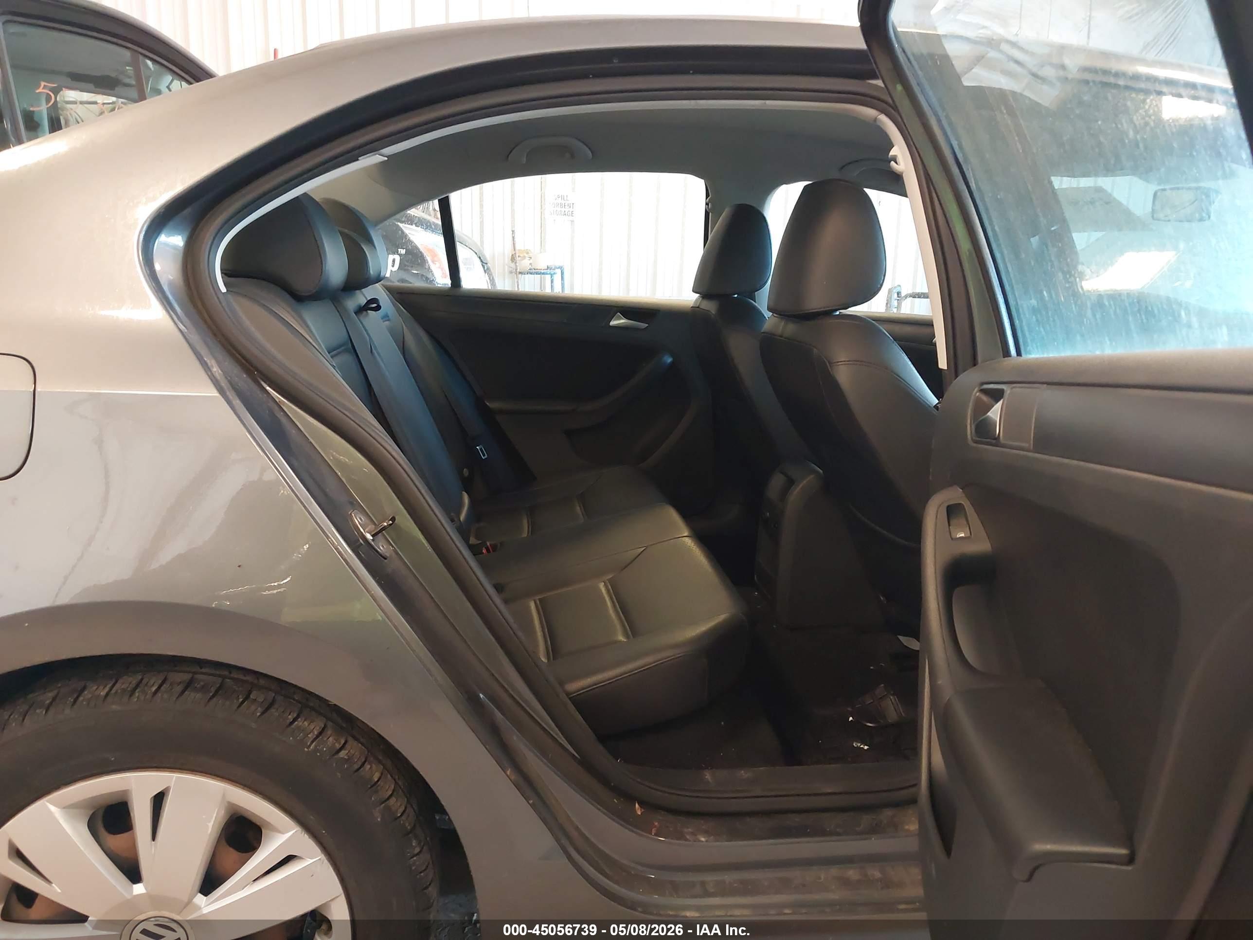 VOLKSWAGEN JETTA image 8